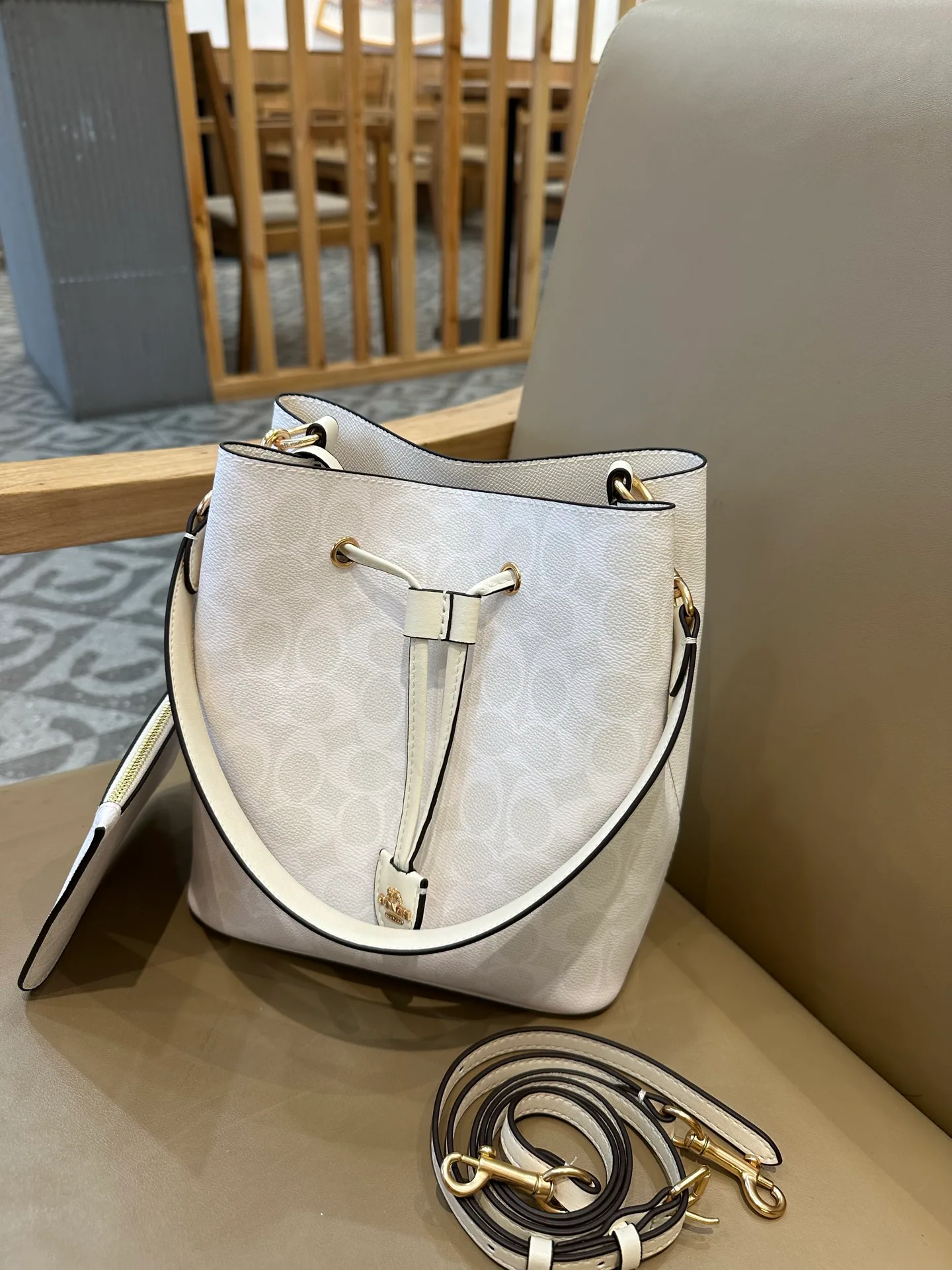 Women's Classic Handbags COACH 17961501