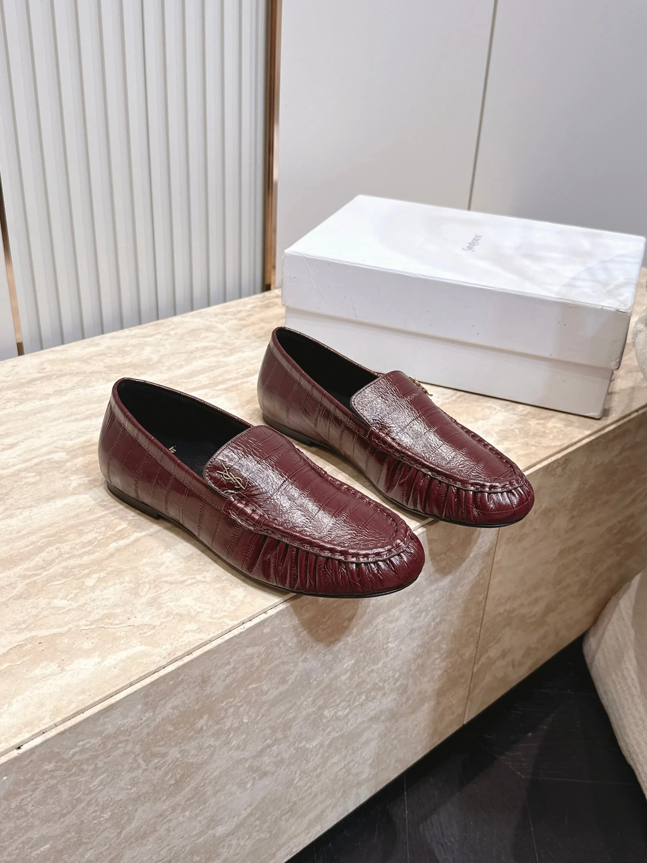 Women's Loafers And Moccasins SAINT LAURENT 17701330