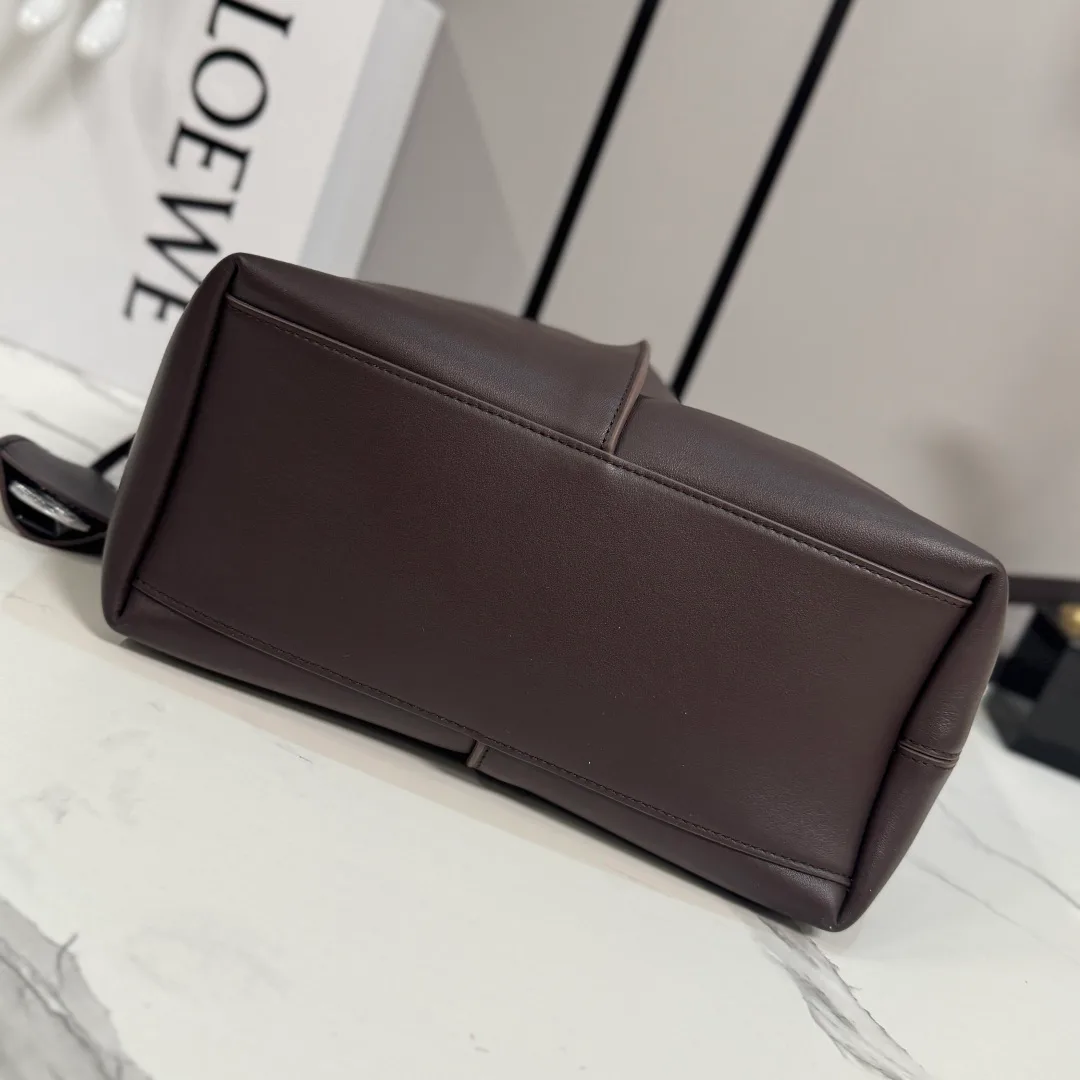 Women's Classic Handbags LOEWE 17502833