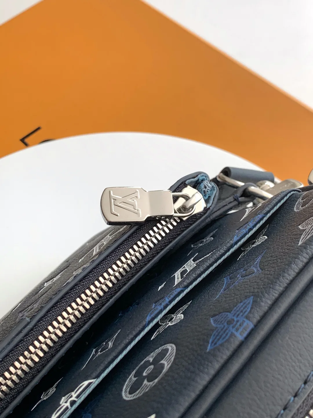 Women's Shoulder Bags LOUIS VUITTON 18520900