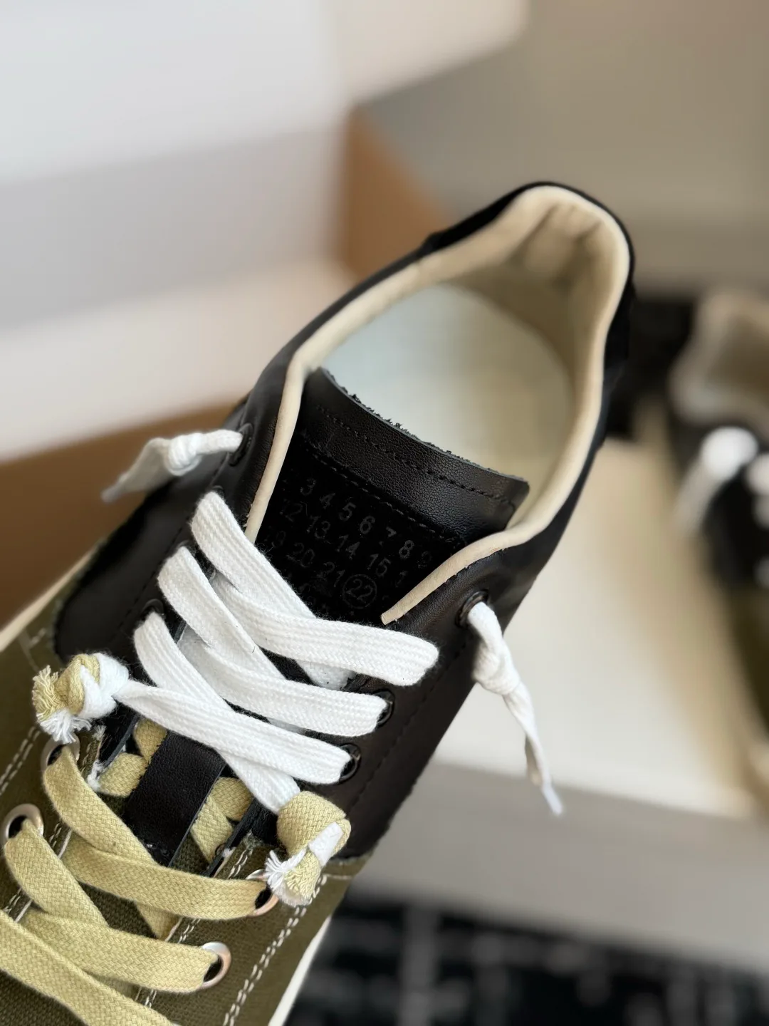 Women's Sneakers MAISON MARGIELA 17802577