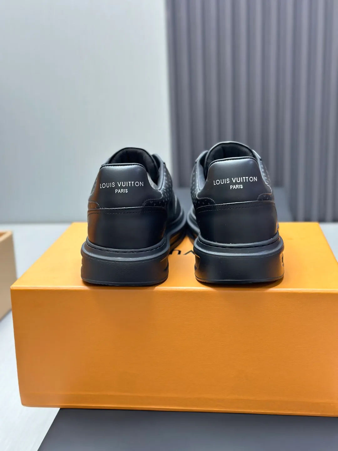 Men's Sneakers LOUIS VUITTON 17759500