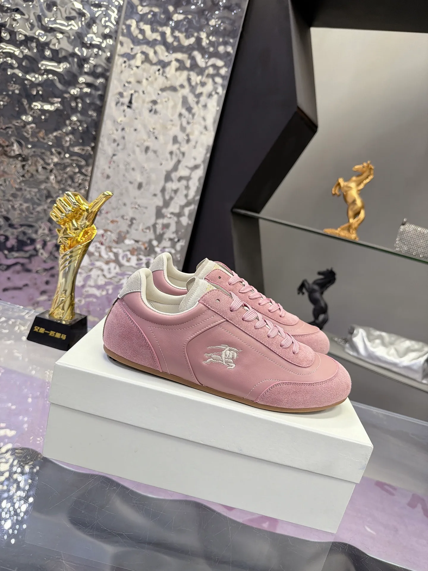 Women's Sneakers BURBERRY 18025570