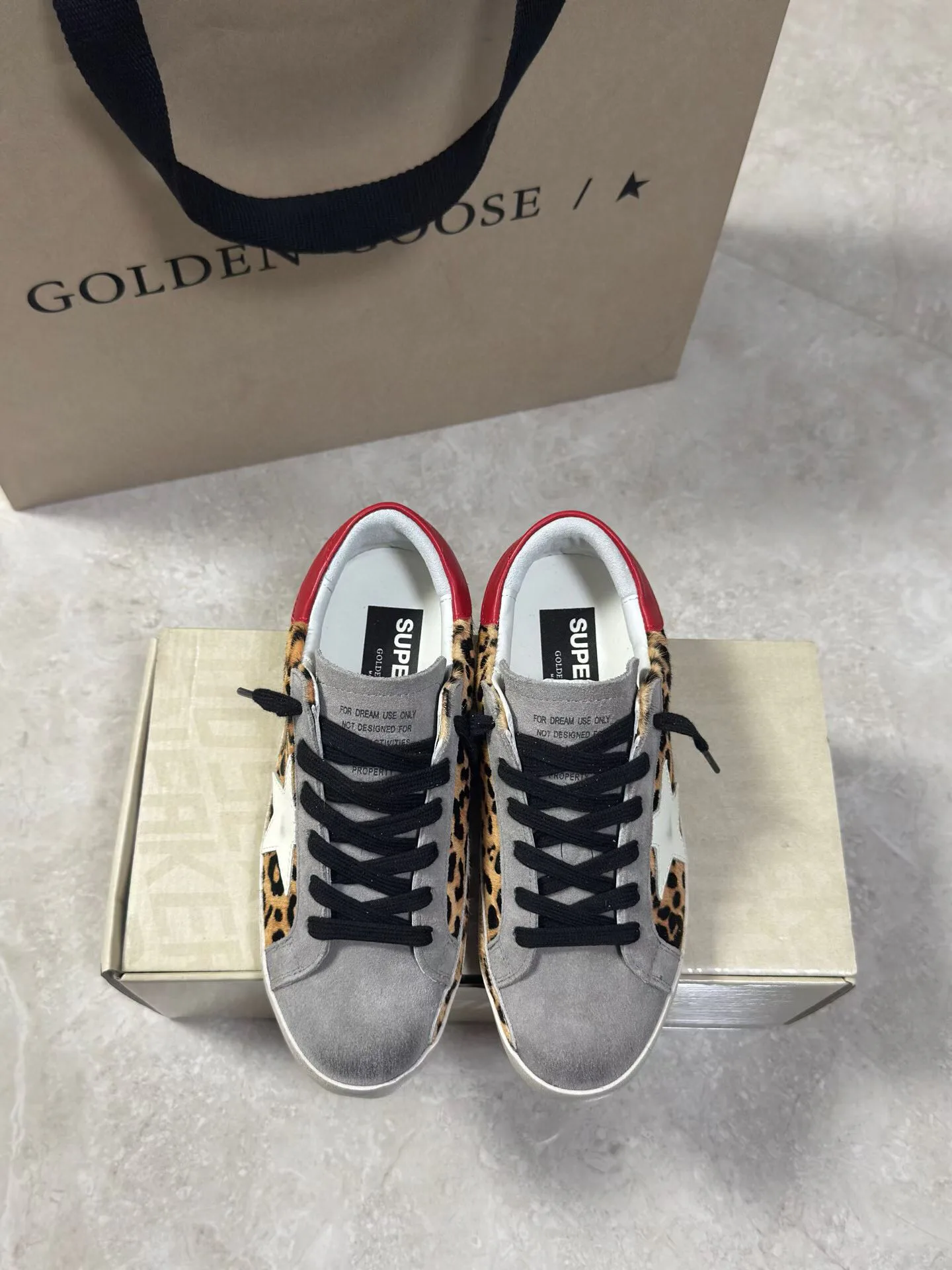 Women's Sneakers GOLDEN GOOSE 18265606