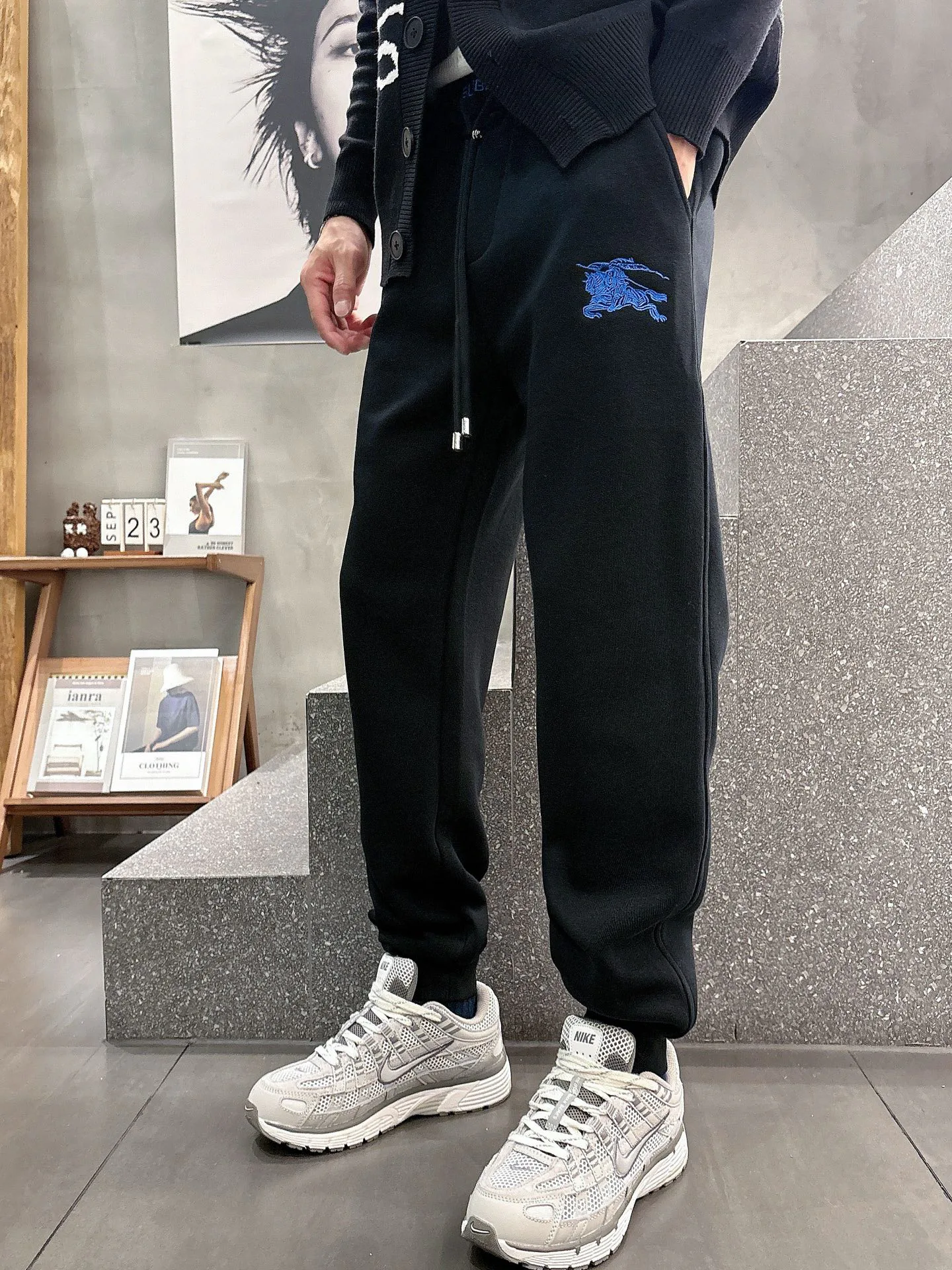 Брюки Мужские Burberry 18596886
