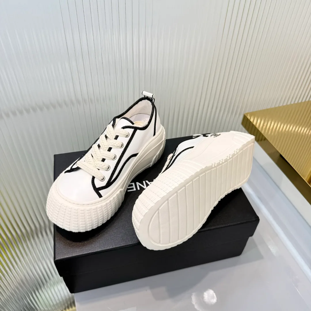 Women's Sneakers CHANEL 18366991