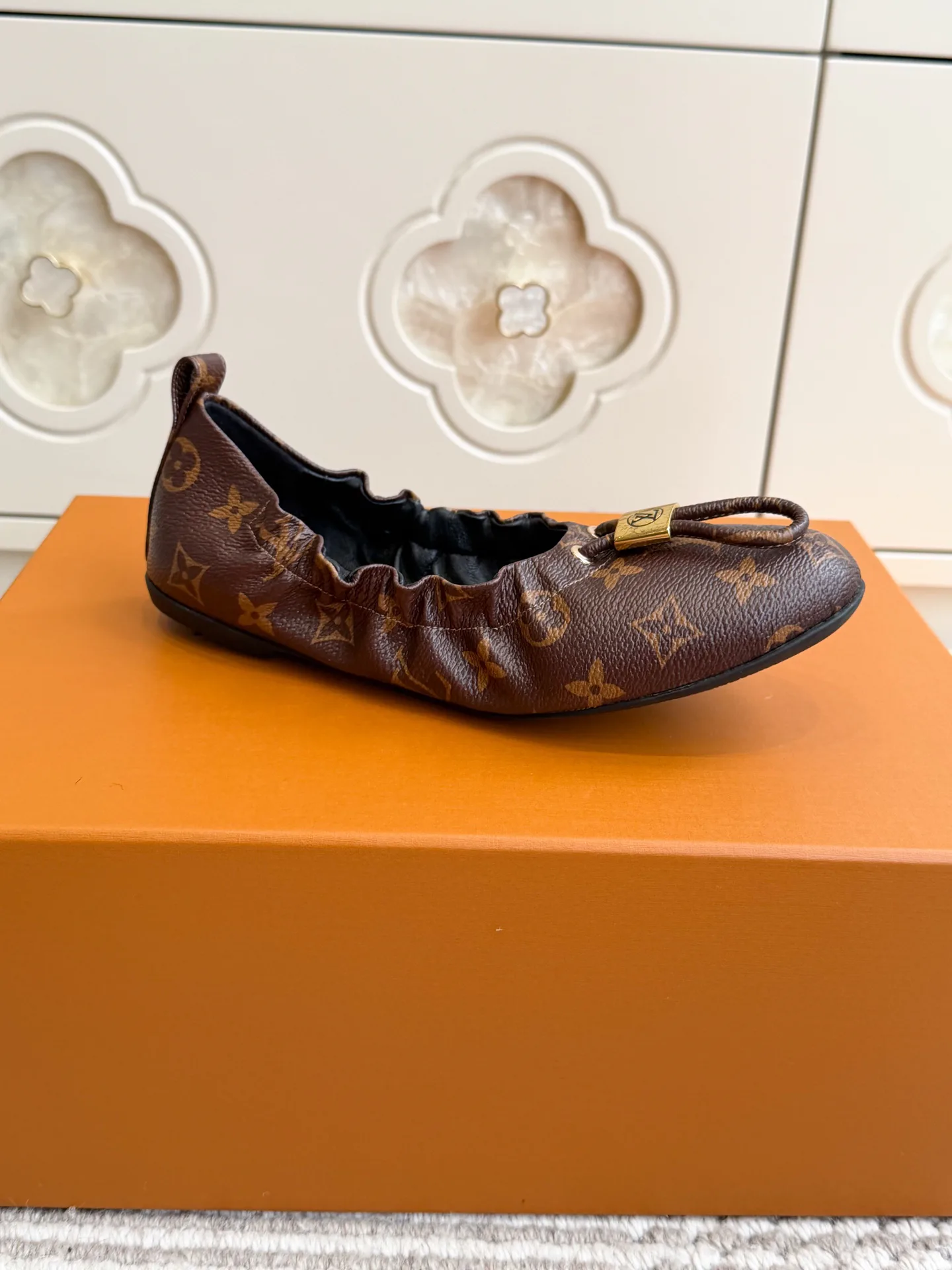 Women's Ballet Flats LOUIS VUITTON 18414277