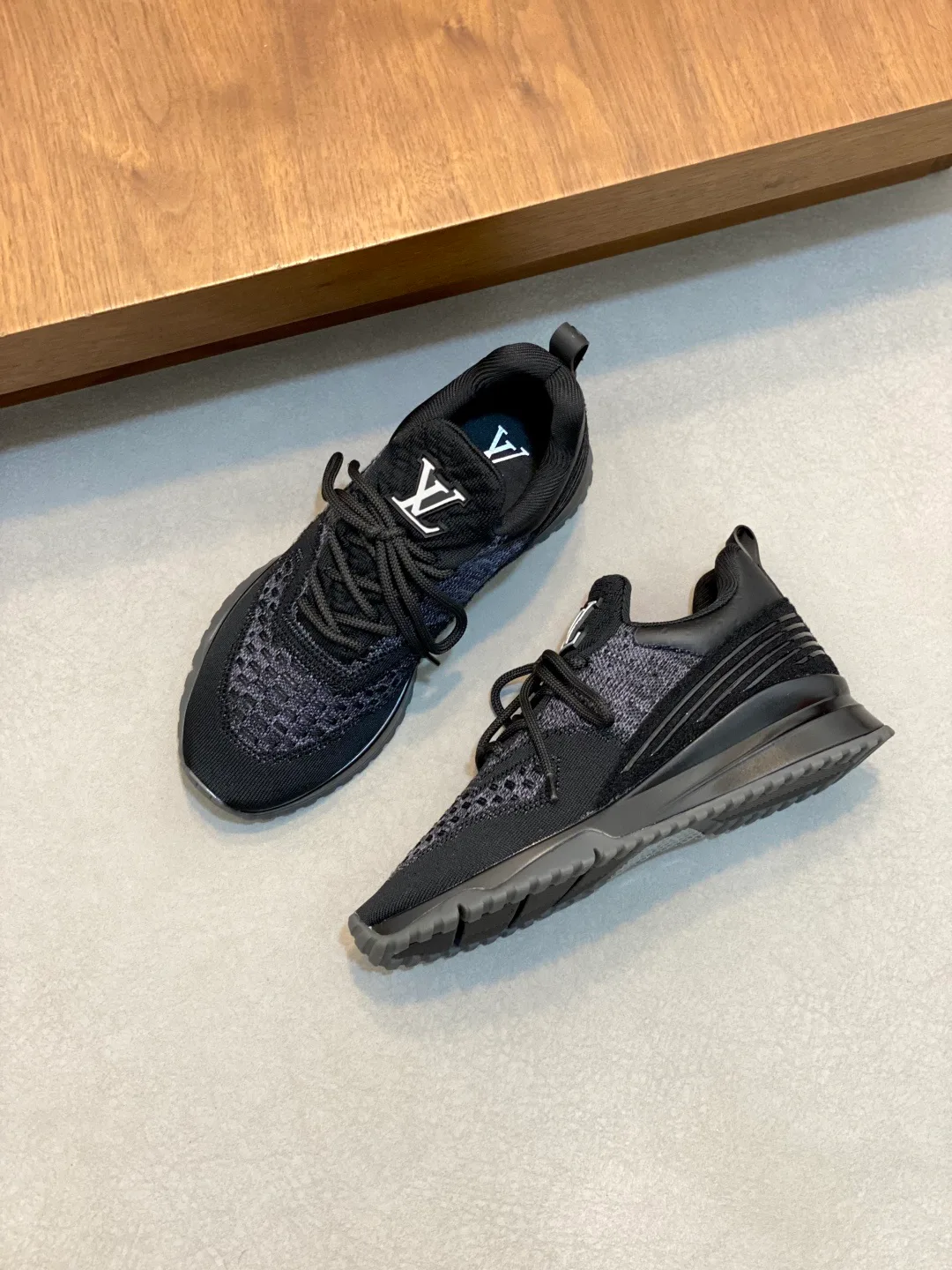 Men's Sneakers LOUIS VUITTON 18078938