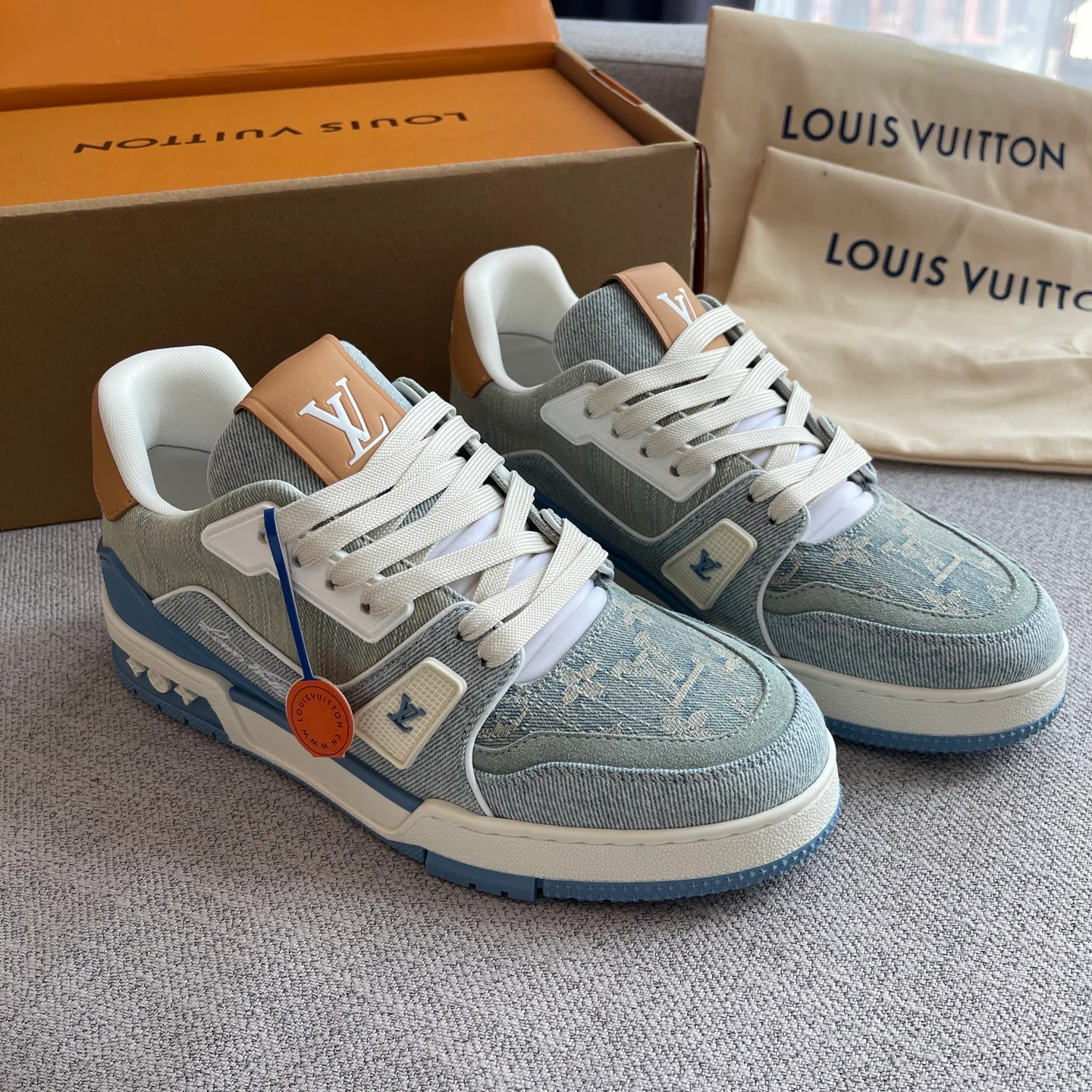 Women's Sneakers LOUIS VUITTON 17511541