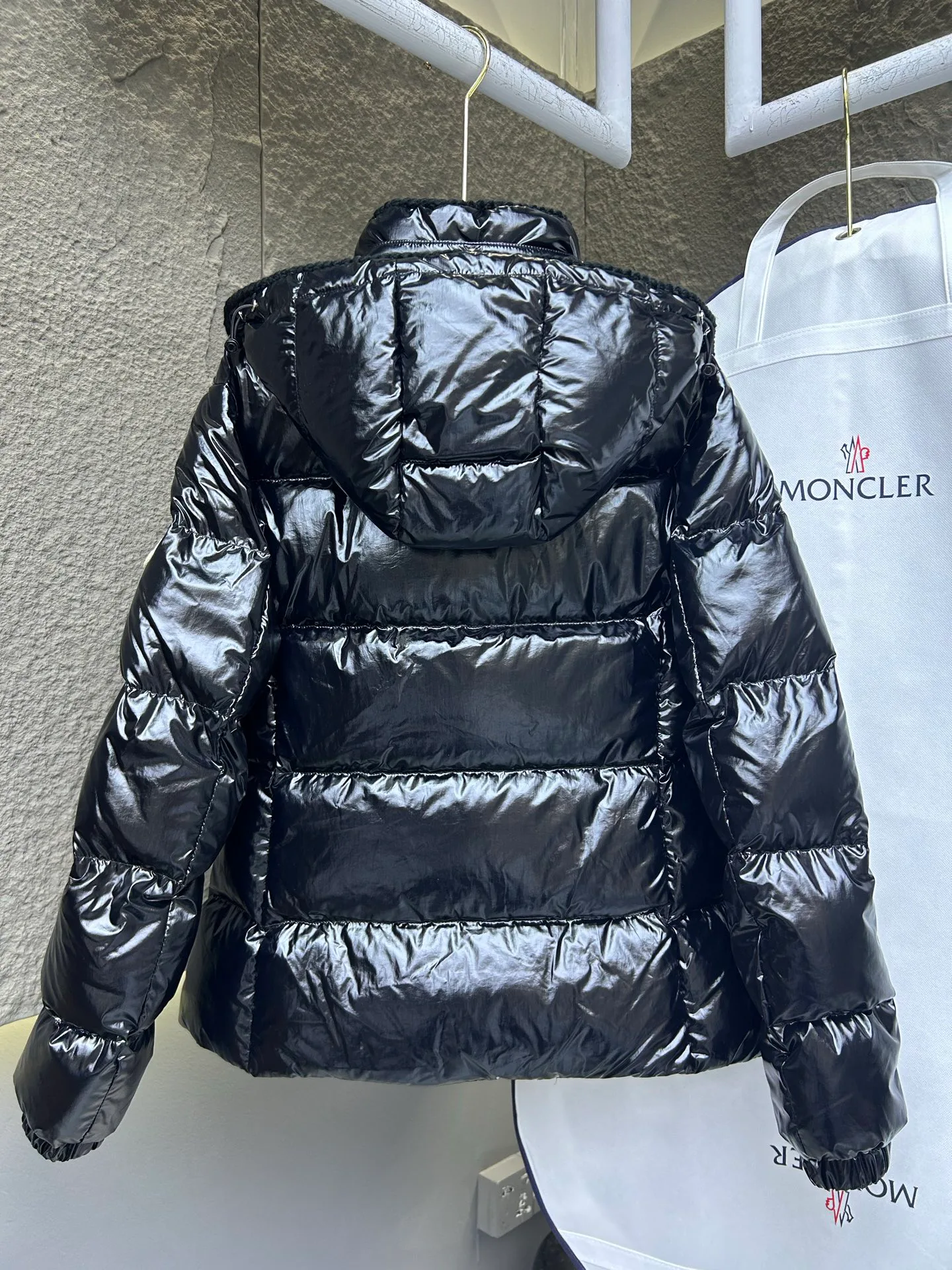 Women's Jackets And Down Jackets MONCLER 18002370