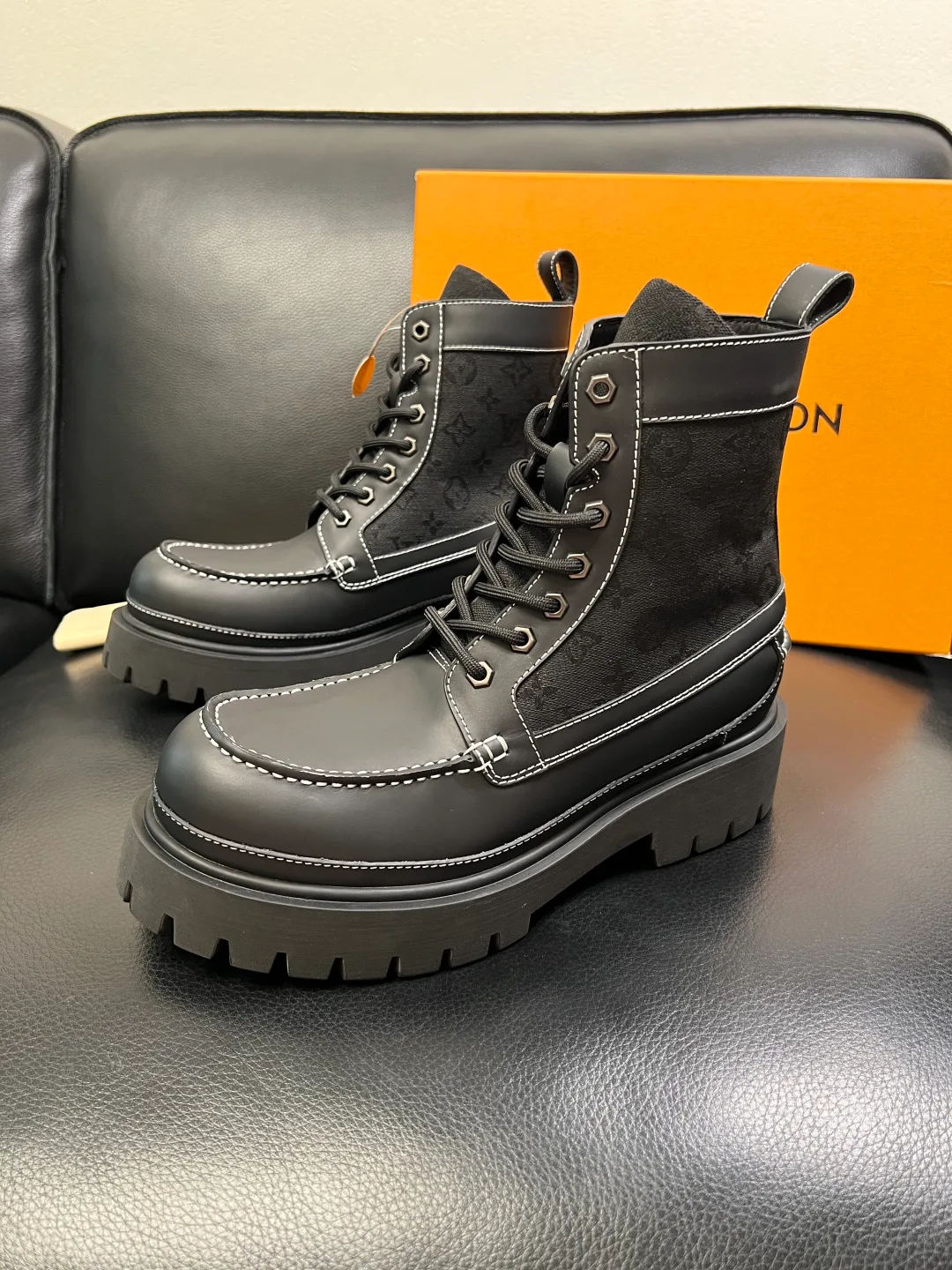 Men's Ankle Boots LOUIS VUITTON 18417486