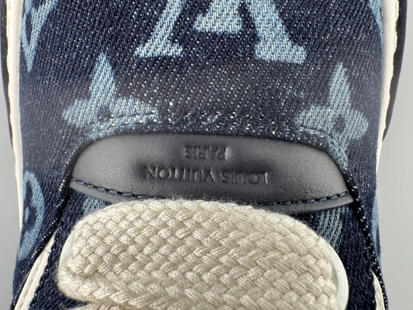Women's Sneakers LOUIS VUITTON 17293054