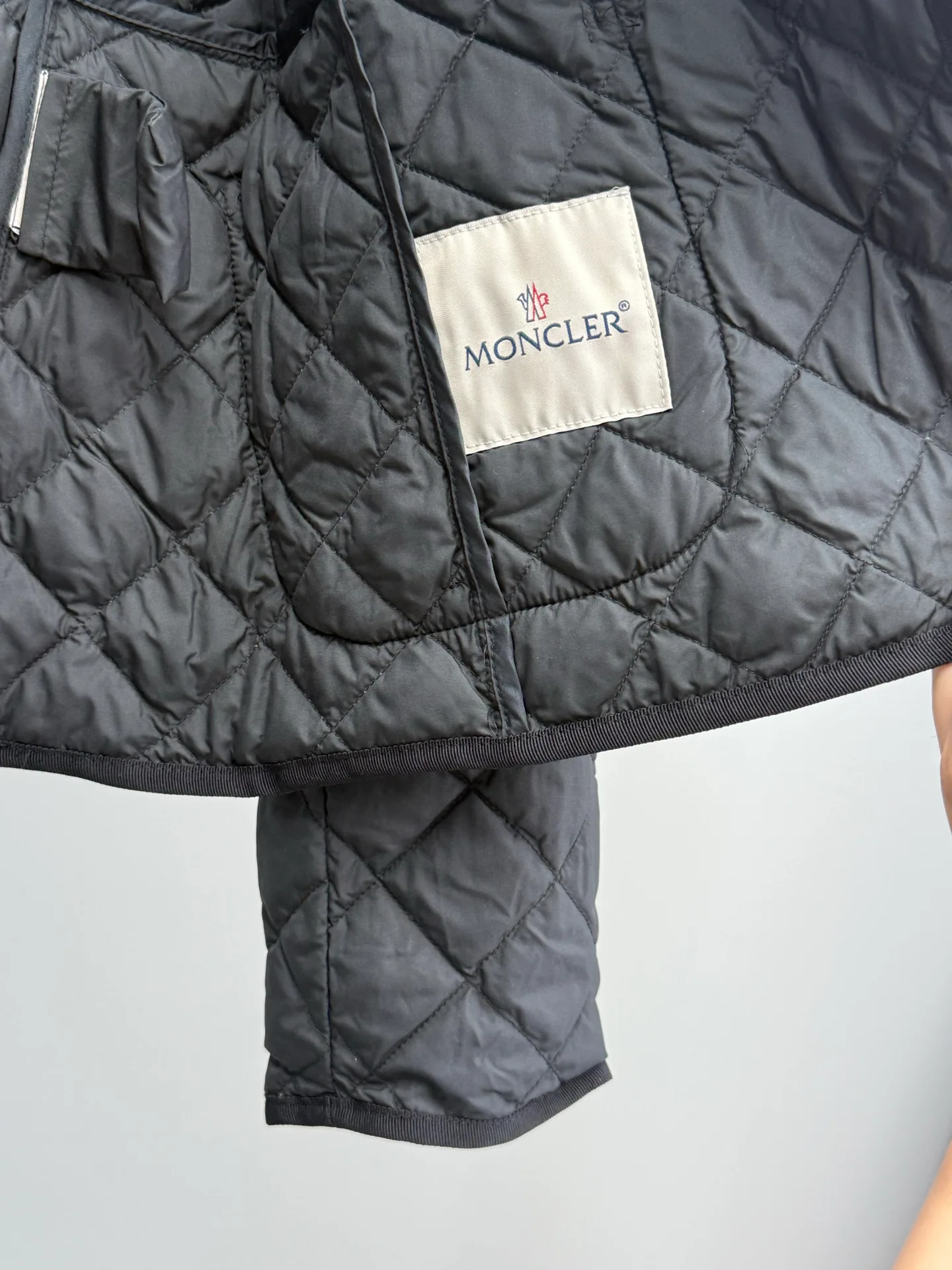 Women's Jackets And Down Jackets MONCLER 18145482