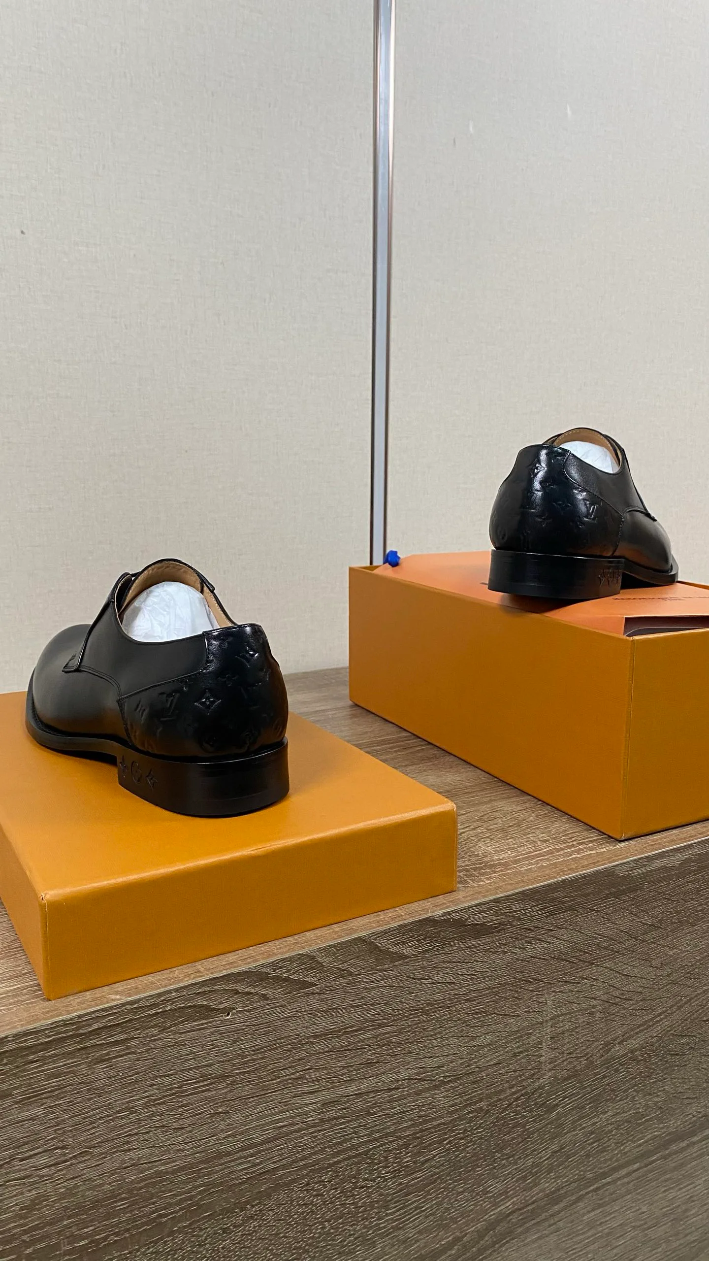 Men's Loafers And Dress Shoes LOUIS VUITTON 18078674