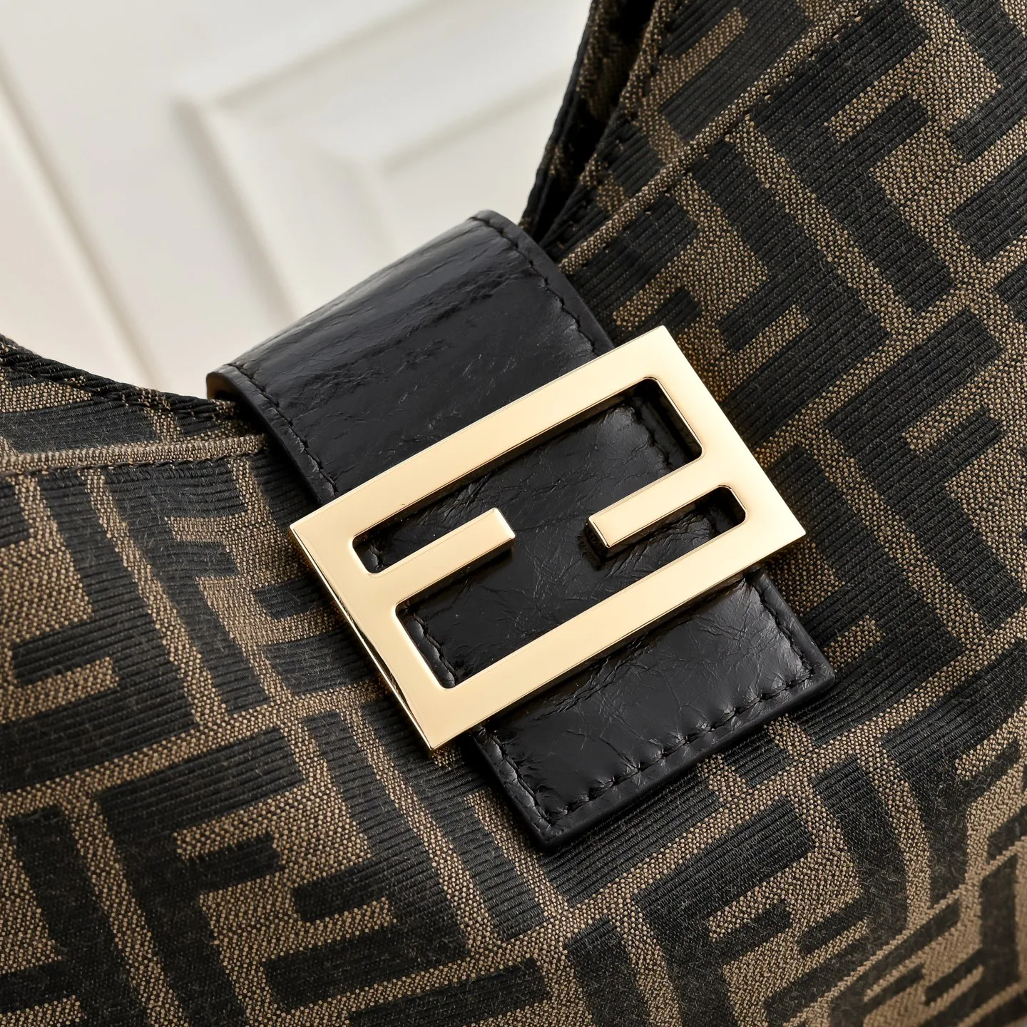 Классические Сумки Женские Fendi 18676175