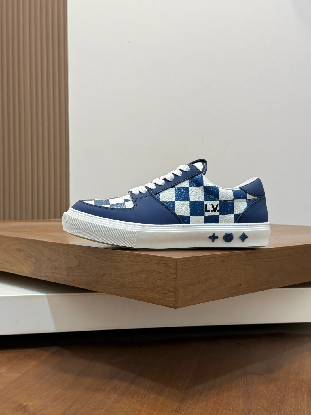 Men's Sneakers LOUIS VUITTON 17447613
