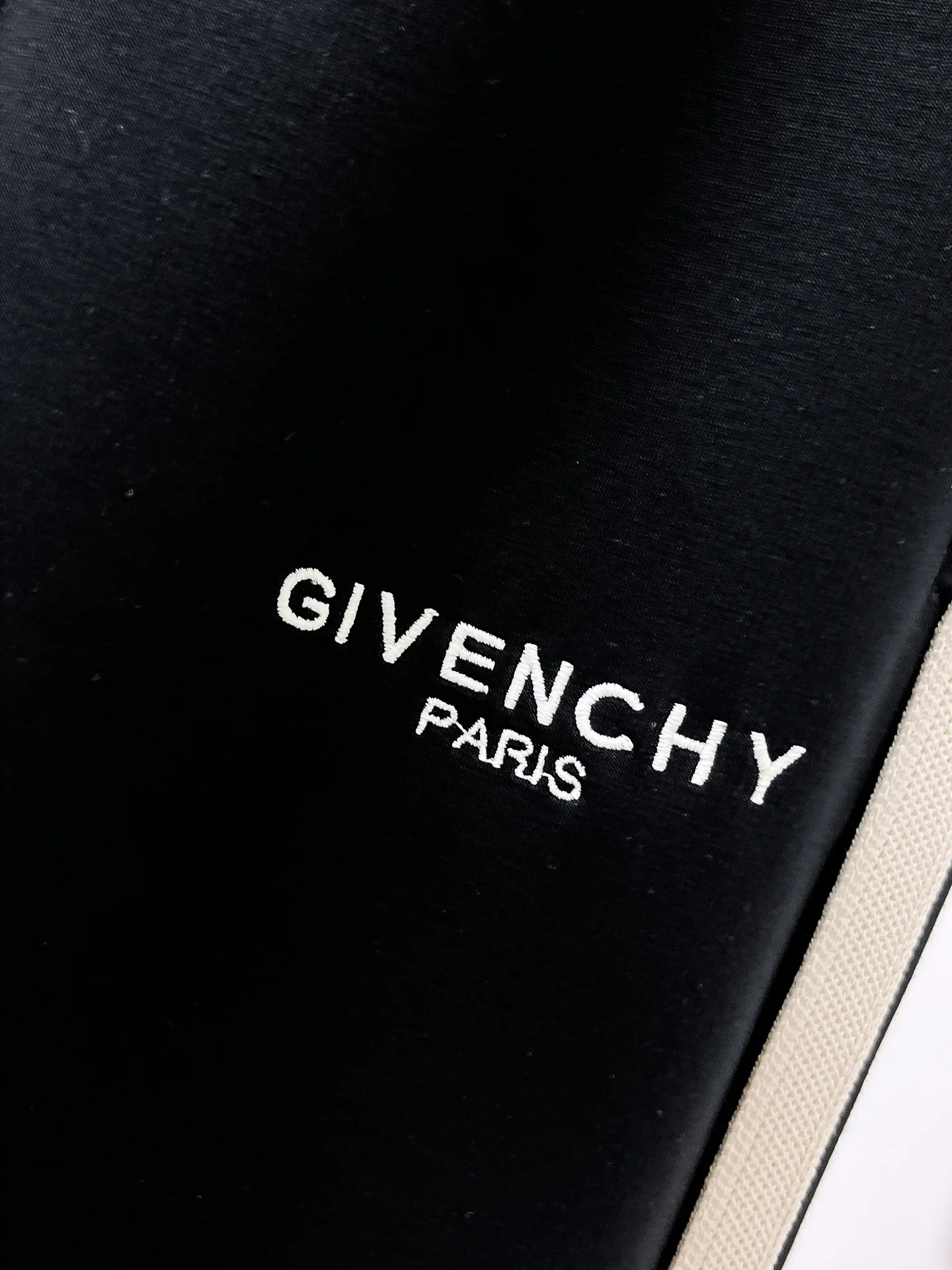 Men's Trousers GIVENCHY 18399392