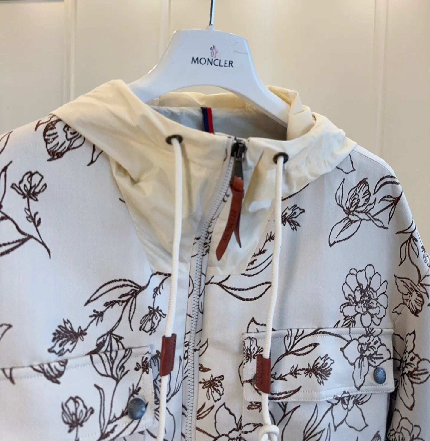 Women's Jackets And Down Jackets MONCLER 17960280