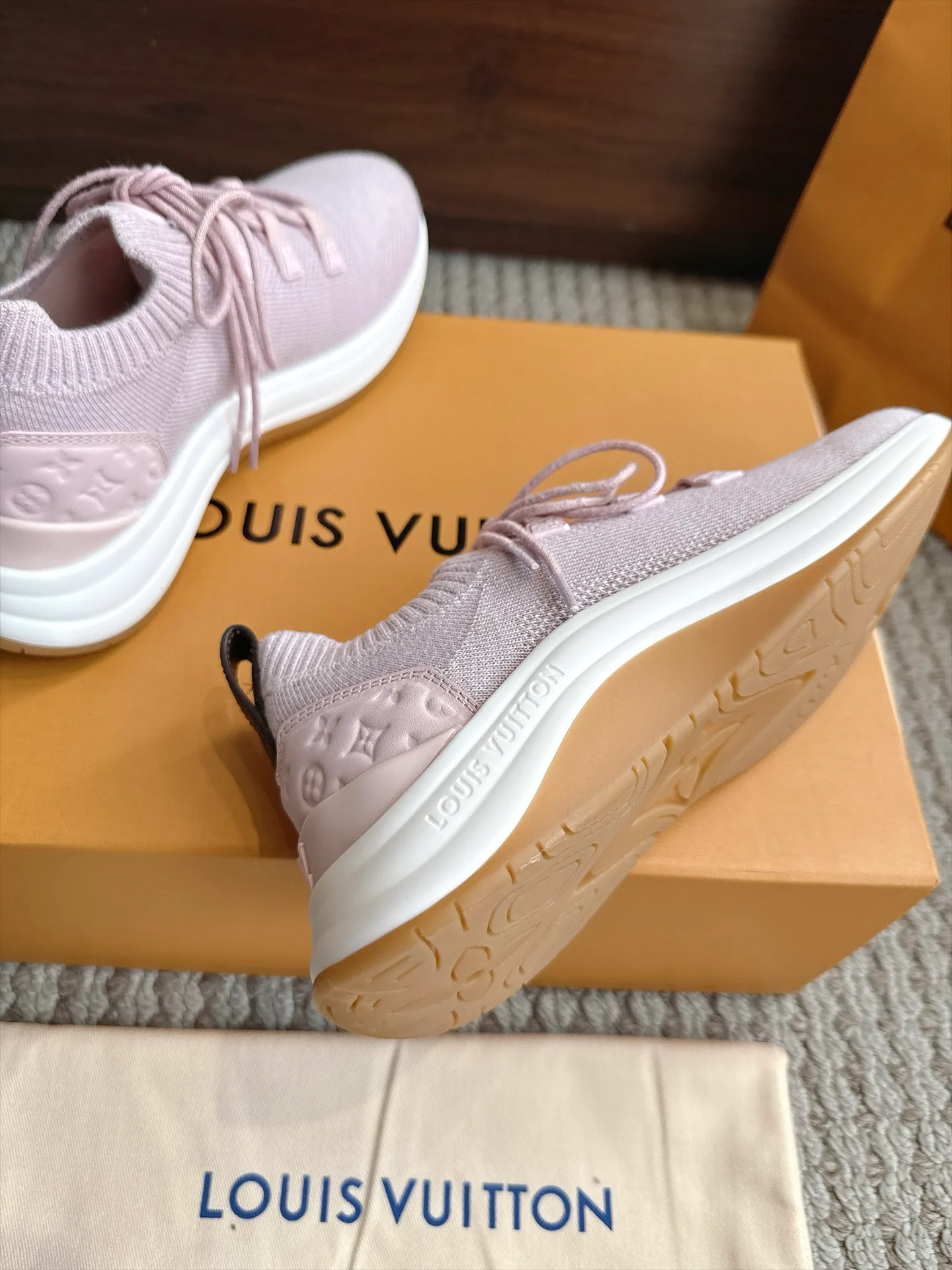 Men's Sneakers LOUIS VUITTON 18333244