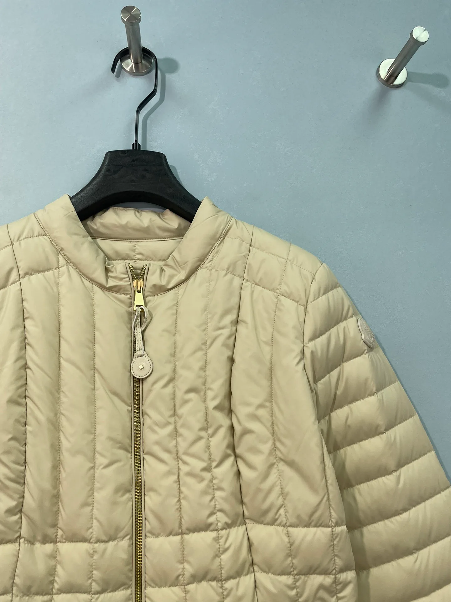 Women's Jackets And Down Jackets MONCLER 18513401