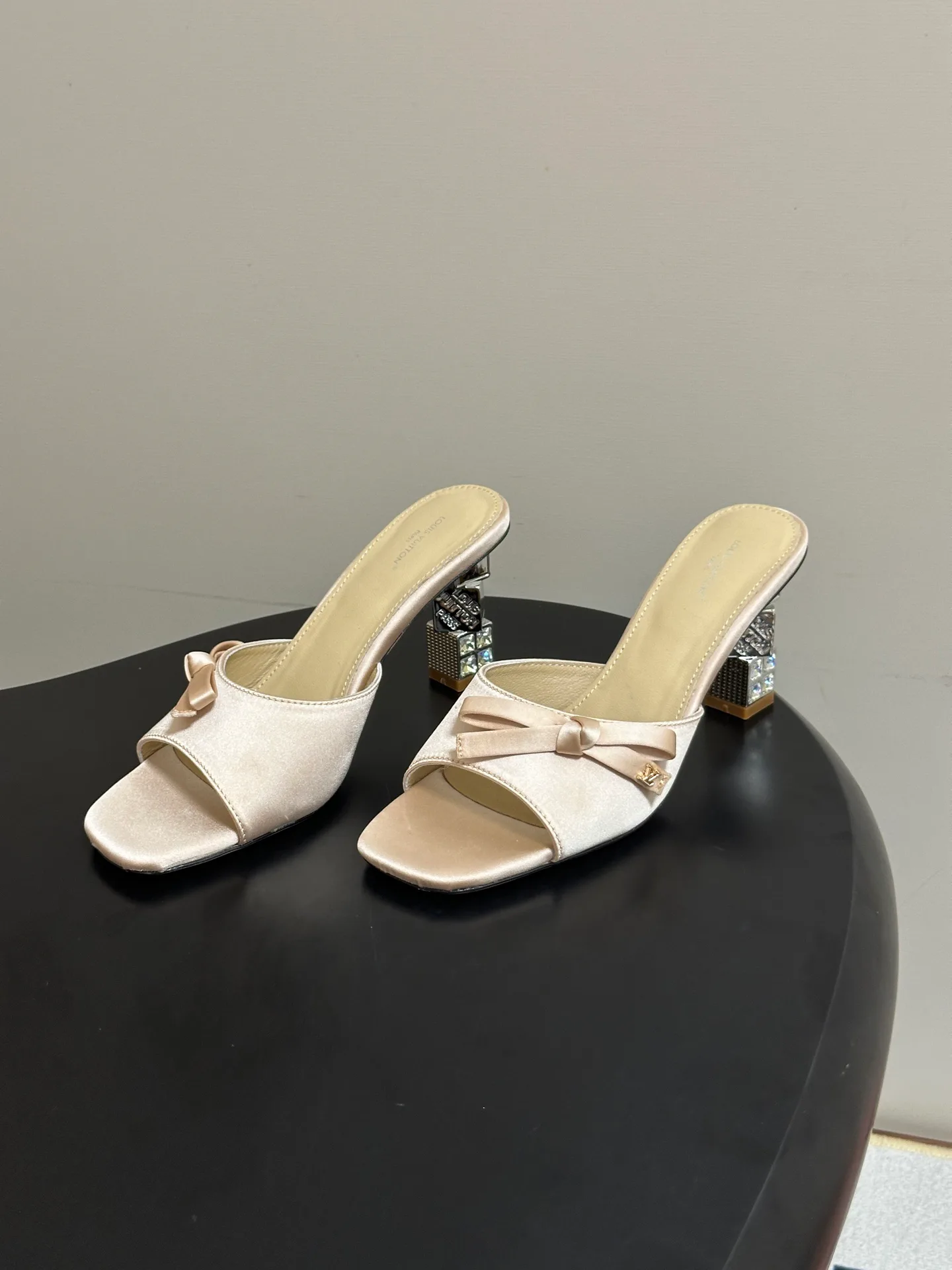 Women's Open-Toe Sandals LOUIS VUITTON 17768225