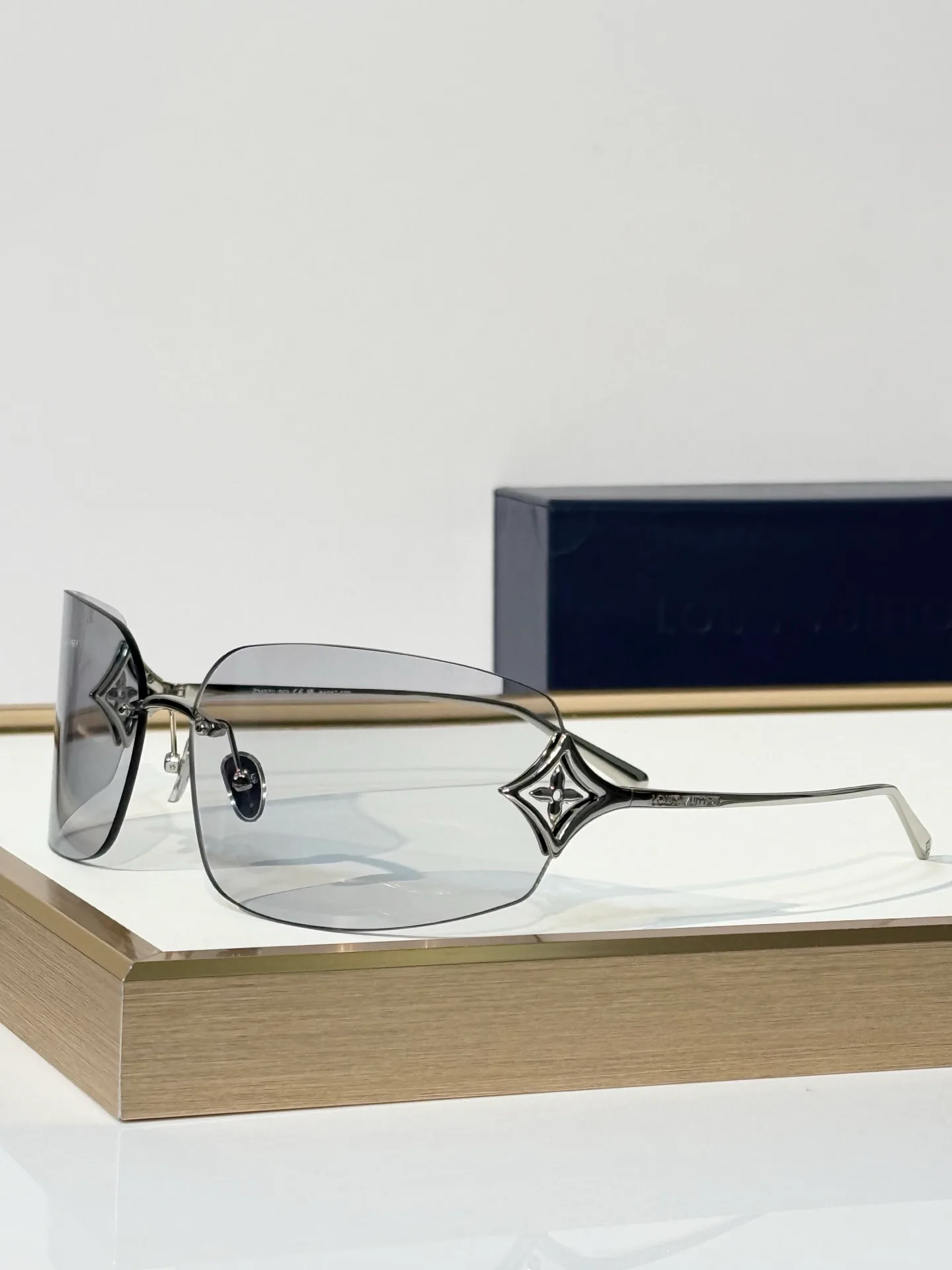 Glasses LOUIS VUITTON 18117693