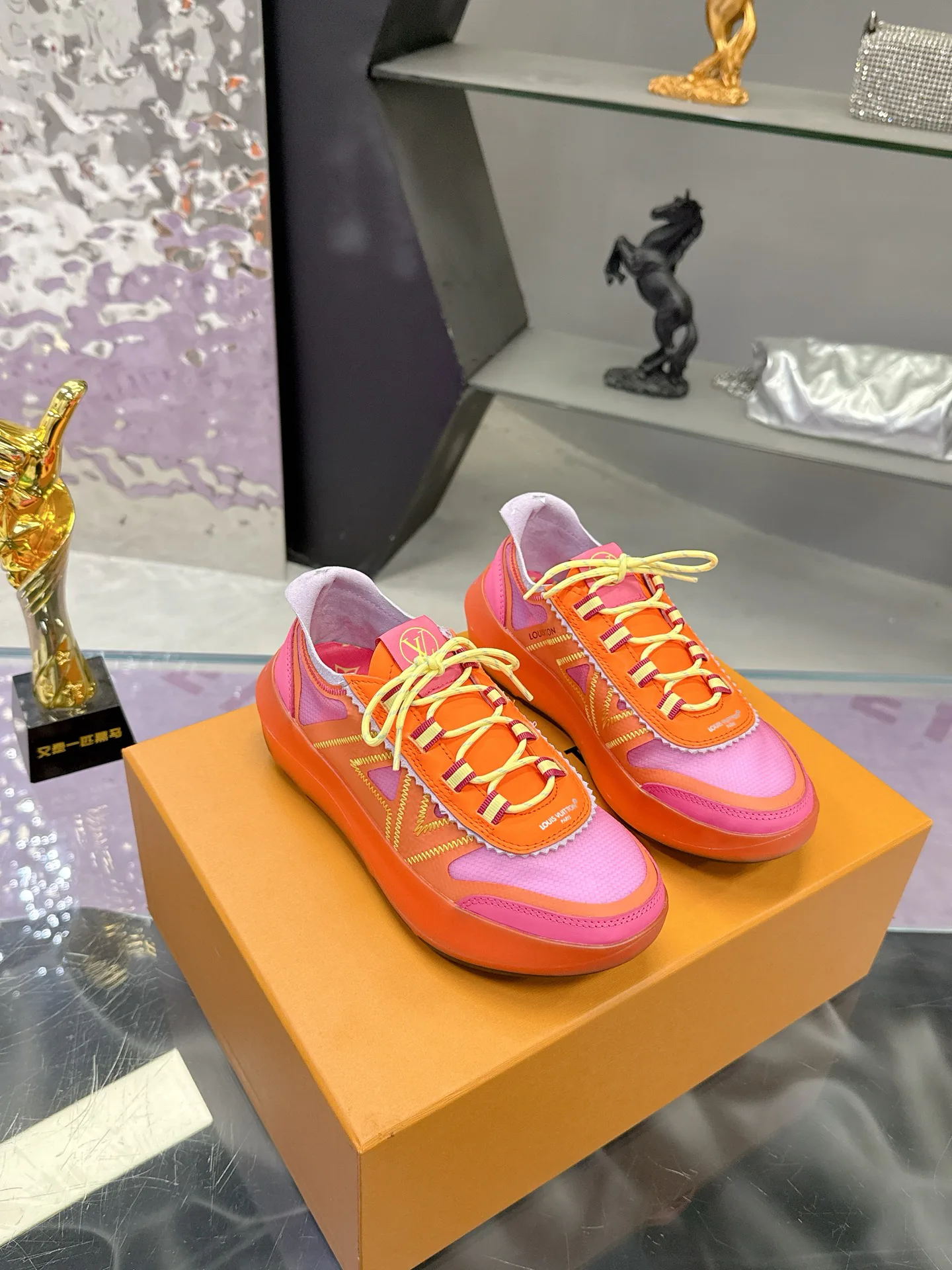 Women's Sneakers LOUIS VUITTON 17368531