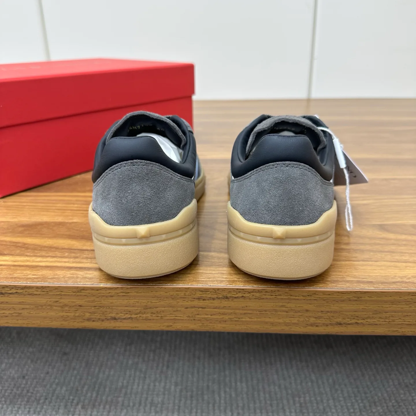 Men's Sneakers VALENTINO 18103433