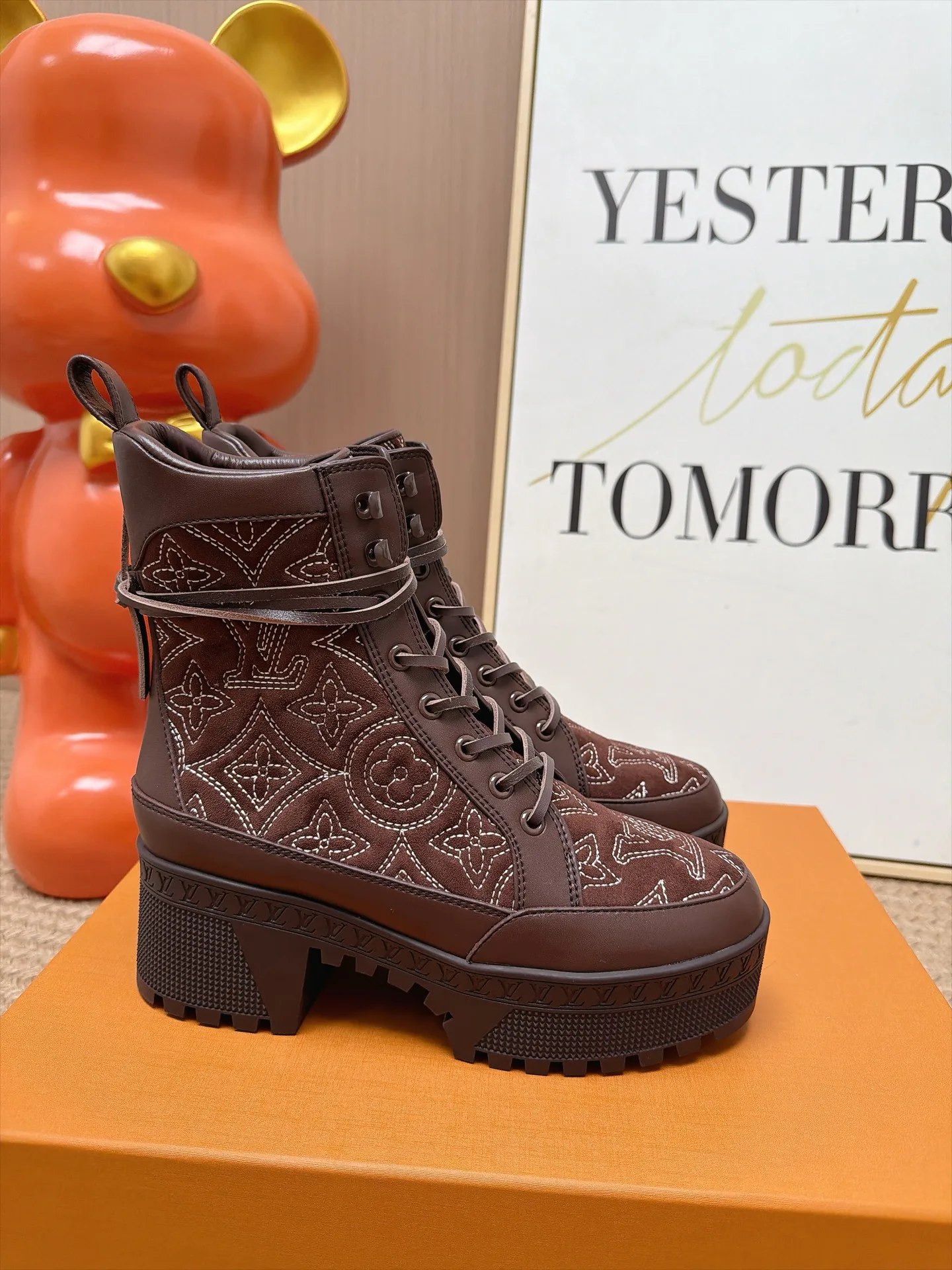 Women's Ankle Boots LOUIS VUITTON 18239718