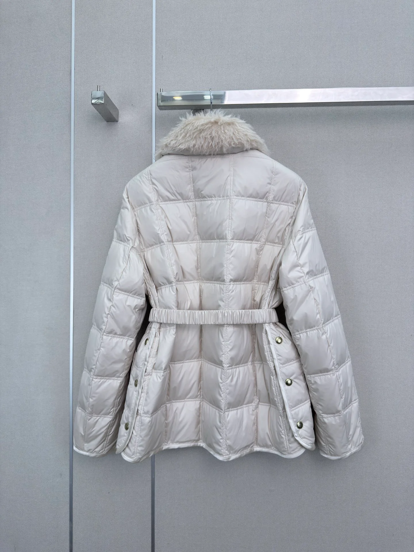 Women's Jackets And Down Jackets MONCLER 18407984