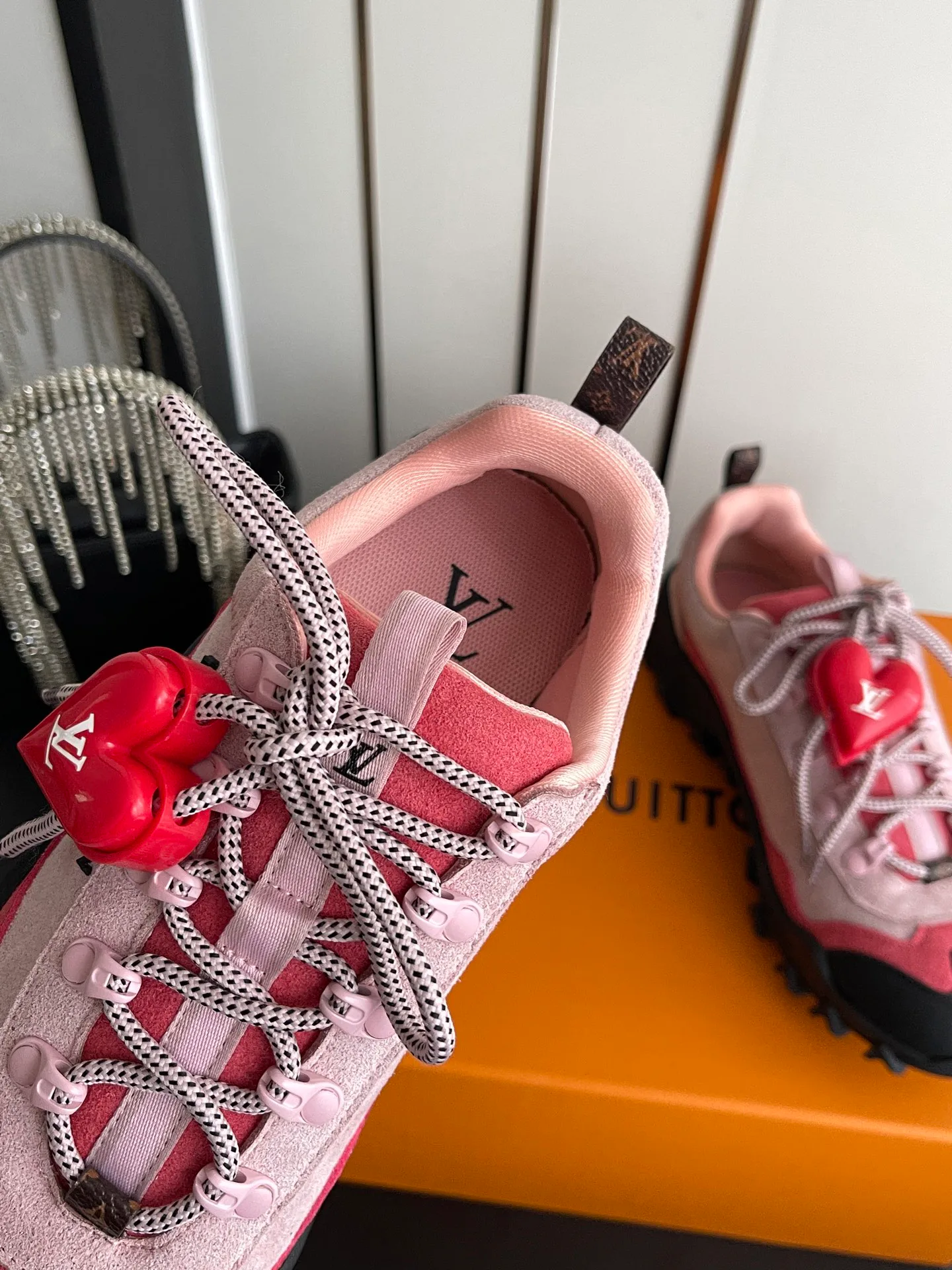 Women's Sneakers LOUIS VUITTON 17554378