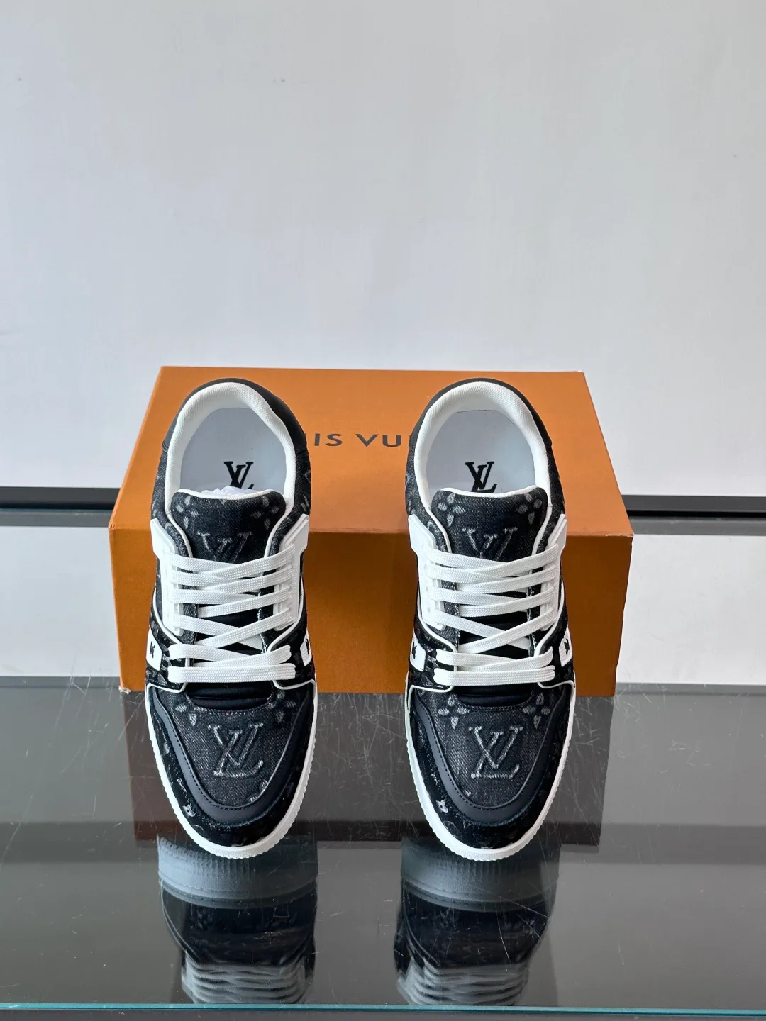 Men's Sneakers LOUIS VUITTON 17466869