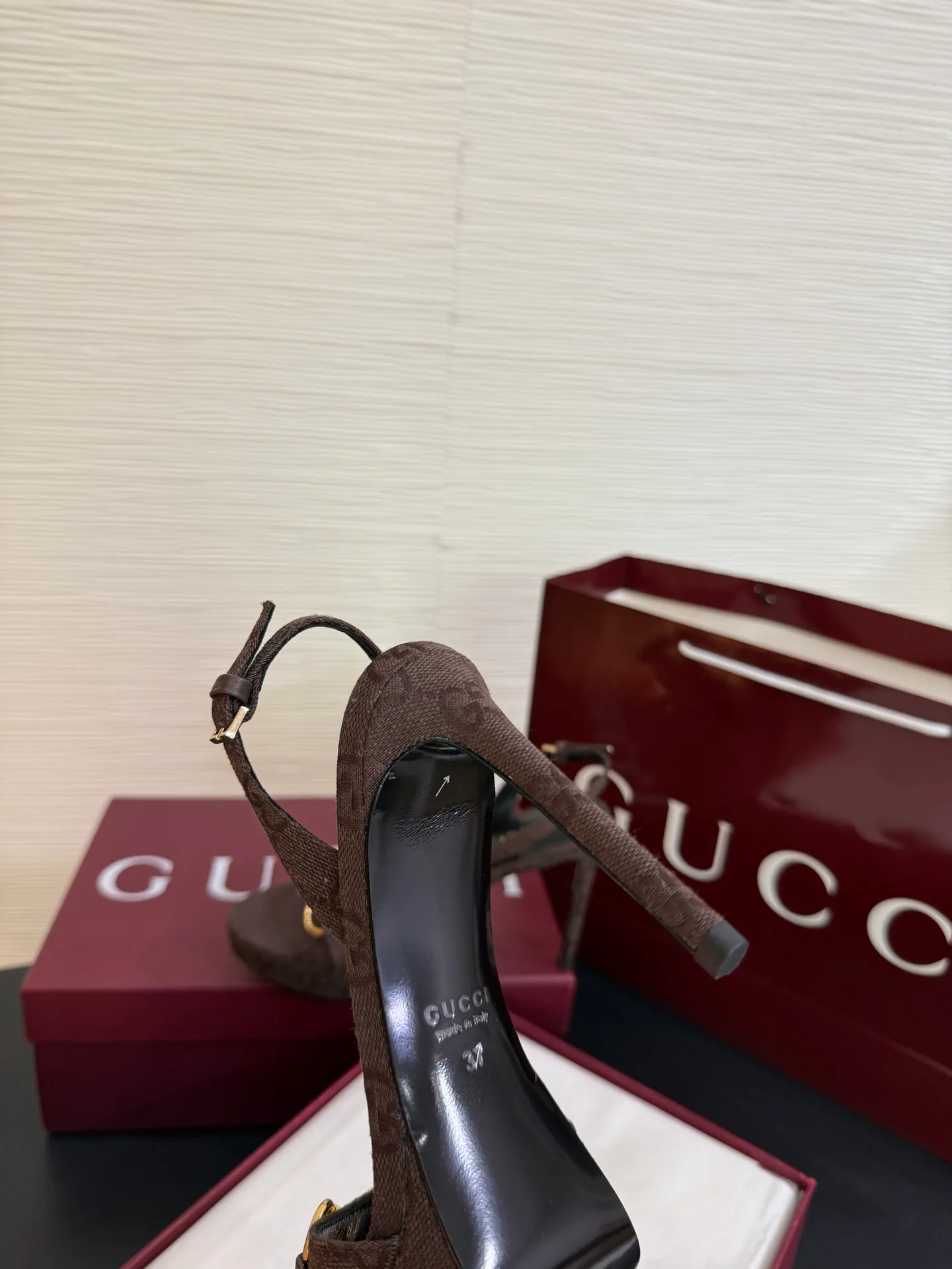 Women's Open-Toe Sandals GUCCI 18071184