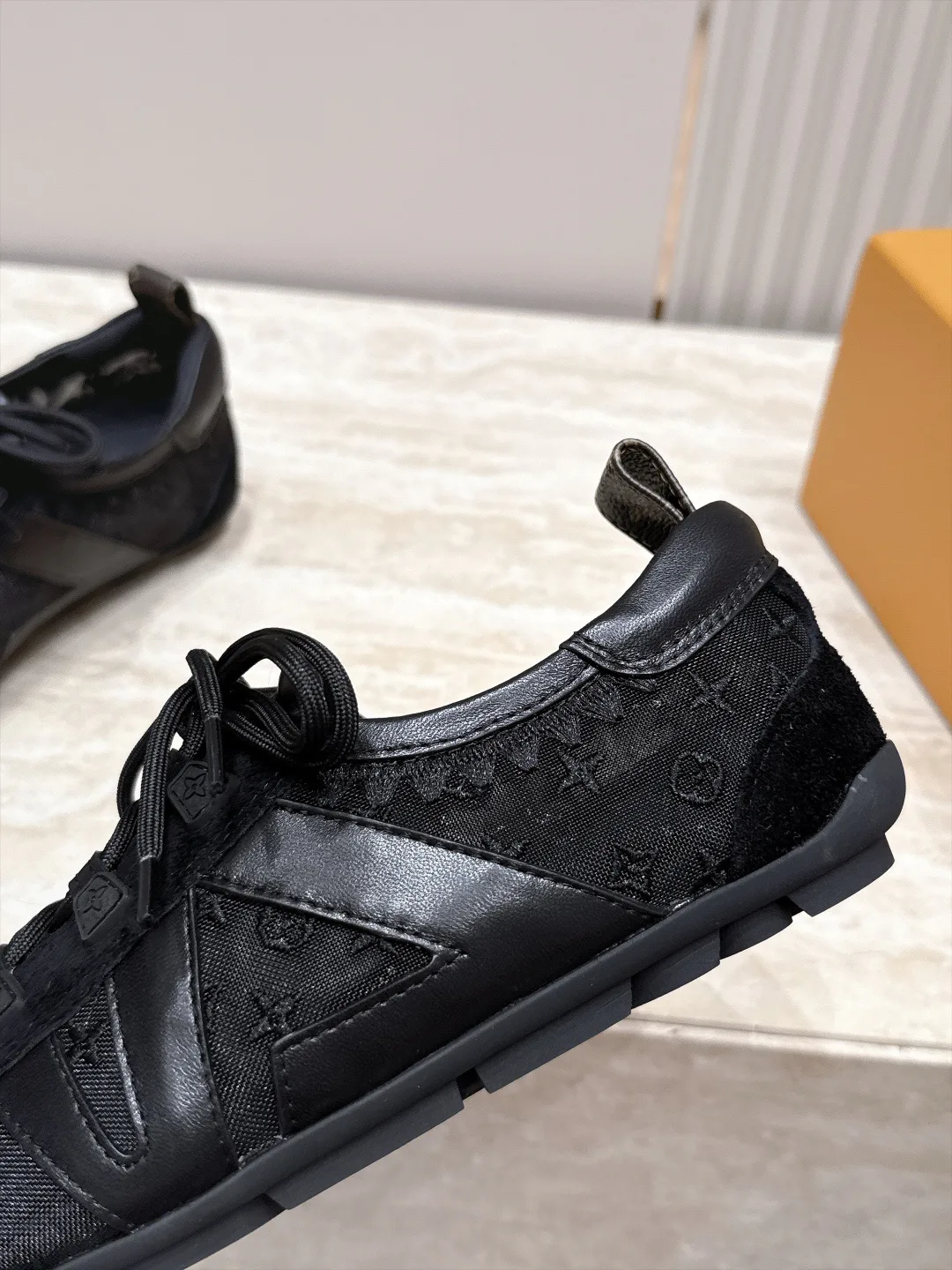 Women's Sneakers LOUIS VUITTON 18091989