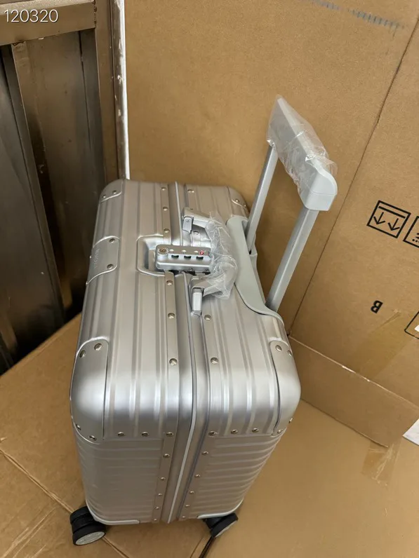 Чемоданы Rimowa 18667632