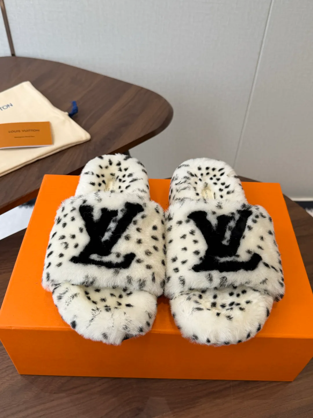 Women's Slippers LOUIS VUITTON 18182965