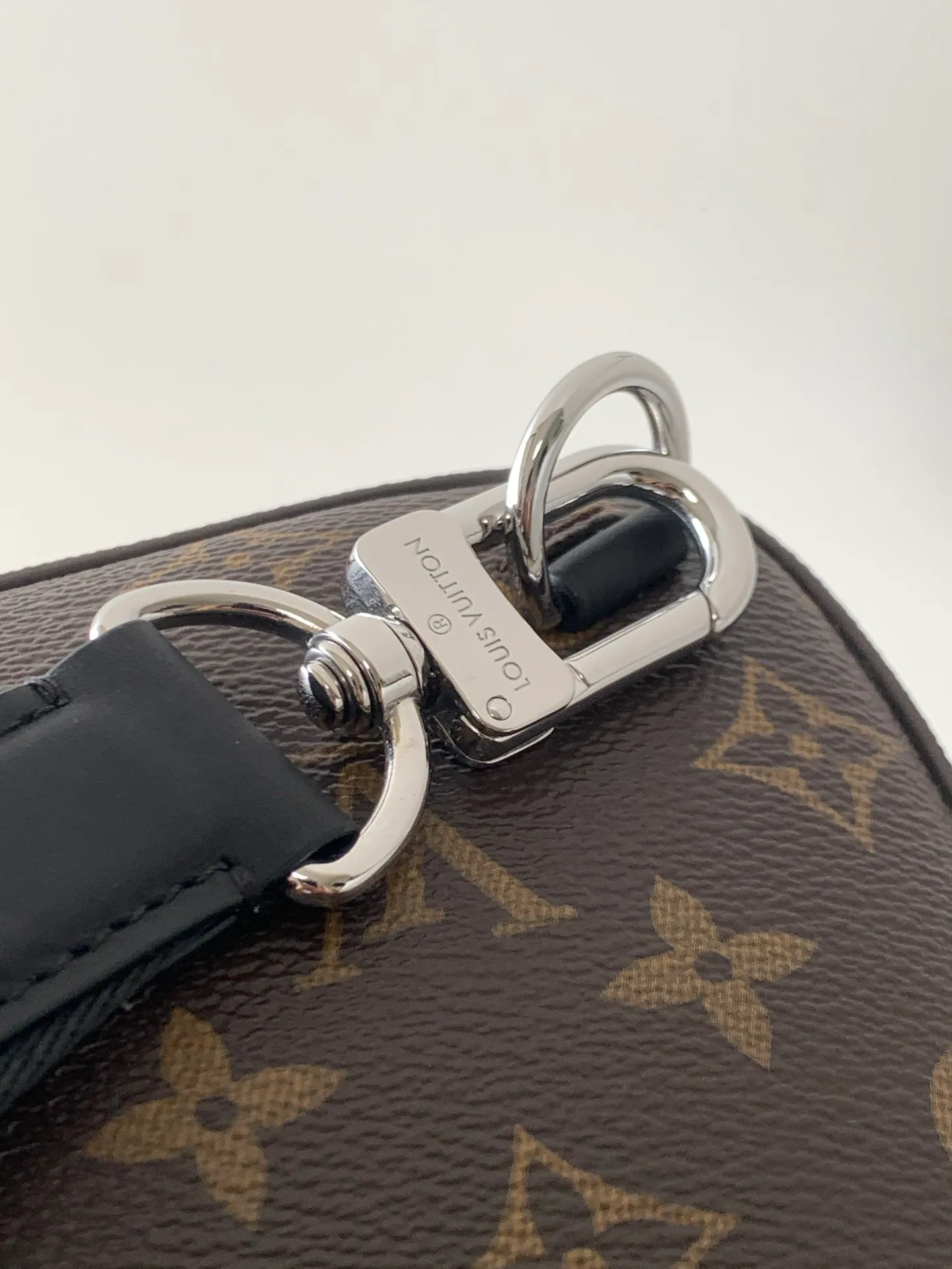 Women's Shoulder Bags LOUIS VUITTON 17893159