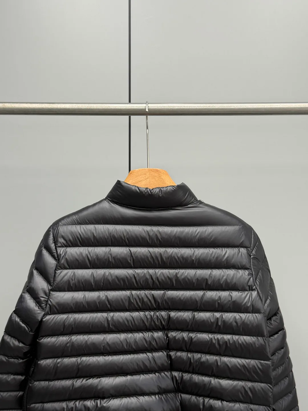 Women's Jackets And Down Jackets MONCLER 18535037