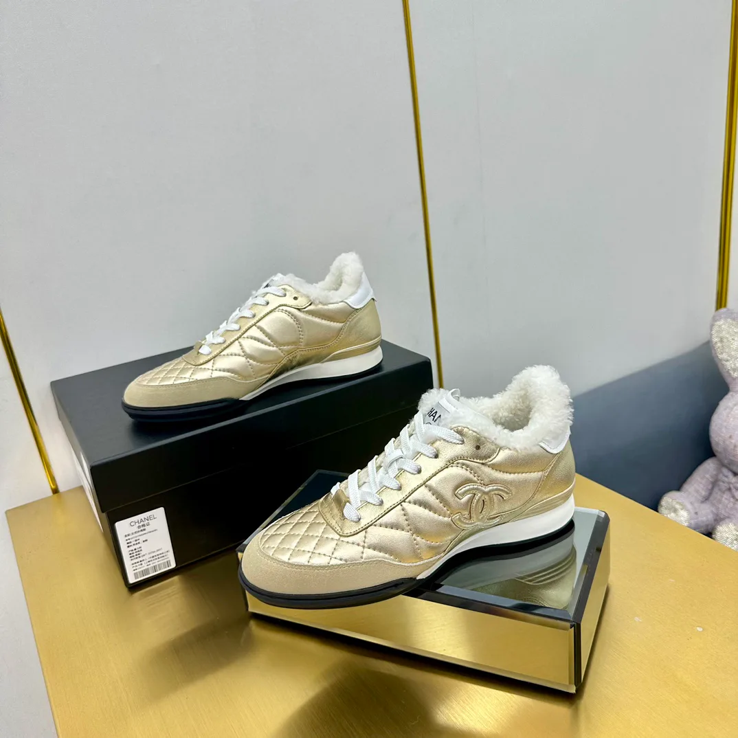 Women's Sneakers CHANEL 17949094