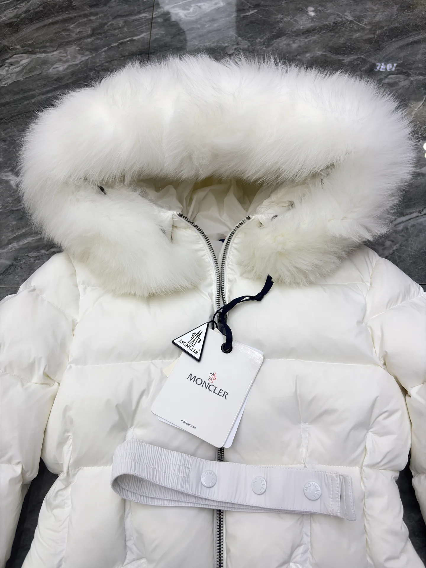Women's Jackets And Down Jackets MONCLER 18111721