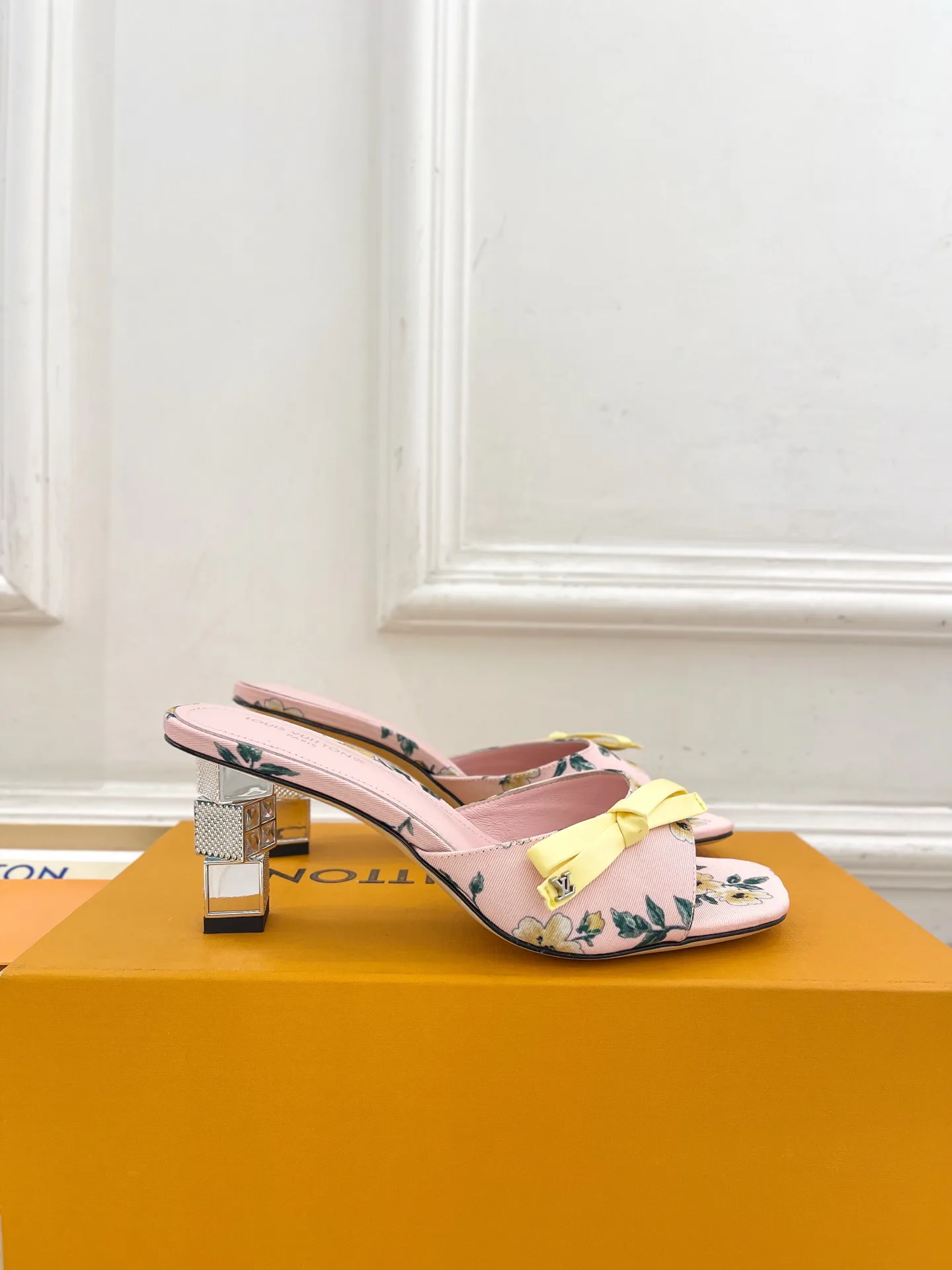 Women's Mules And Clogs LOUIS VUITTON 18034942