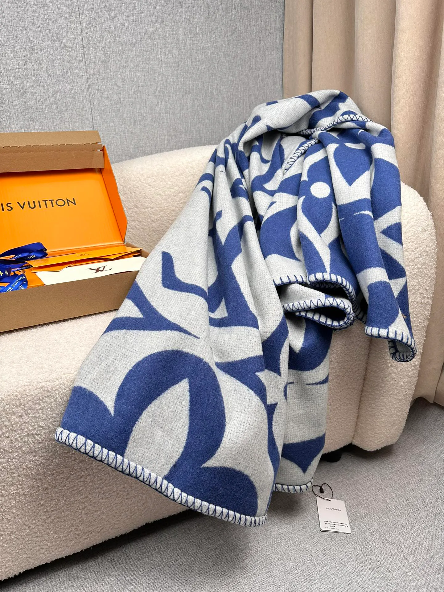 Textiles LOUIS VUITTON 18002658