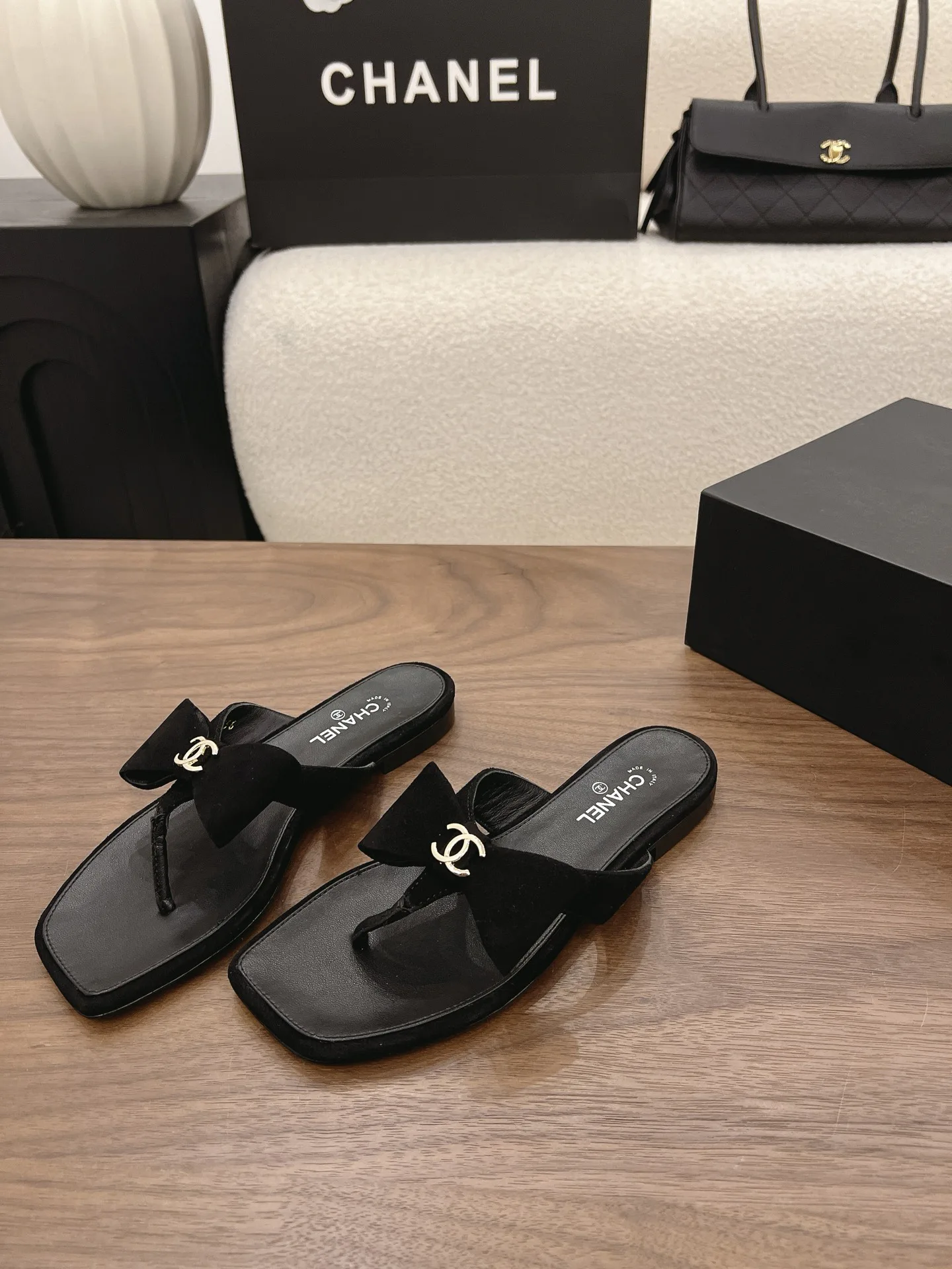 Women's Flip-Flops CHANEL 16902358