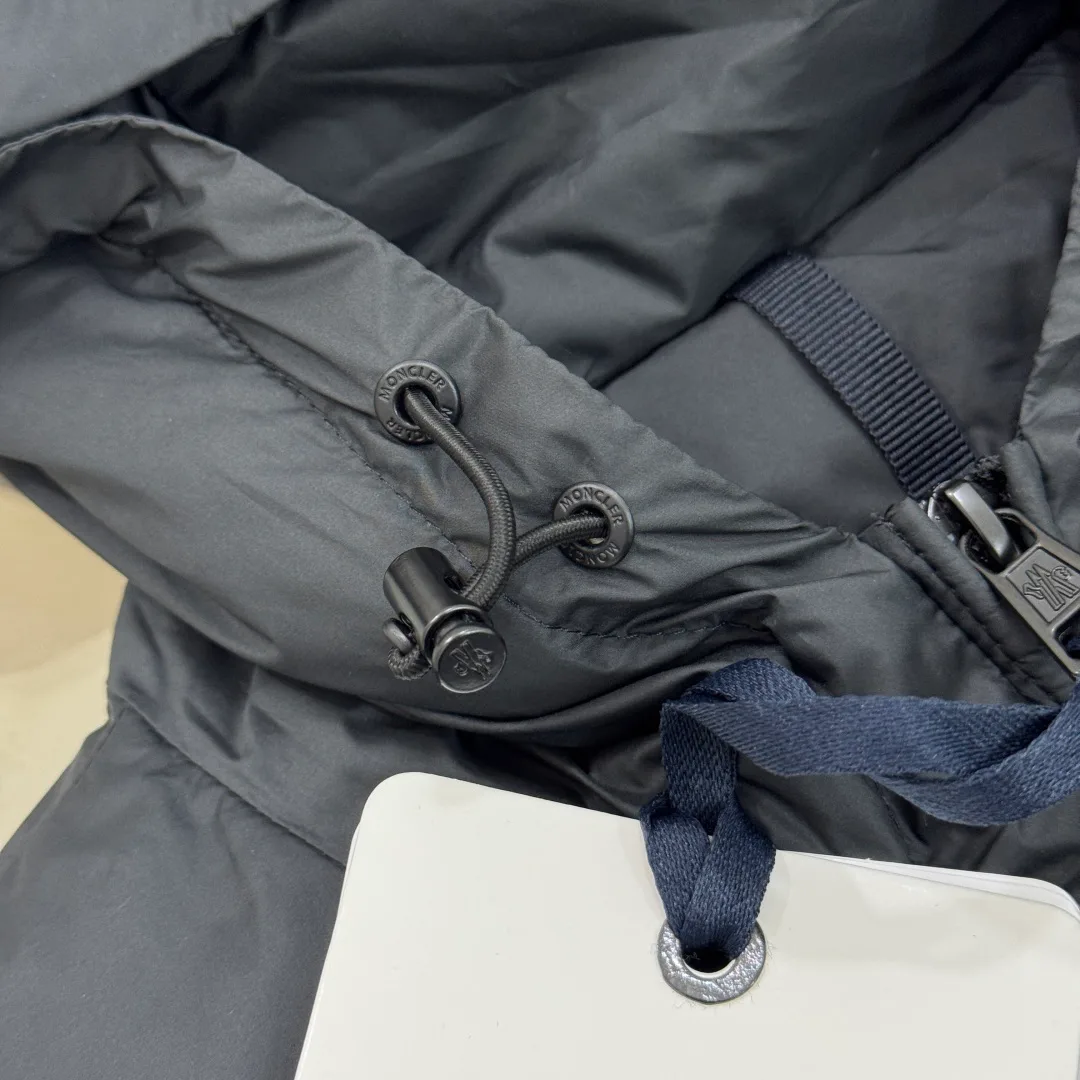 Men's Jackets And Down Jackets MONCLER 17827402