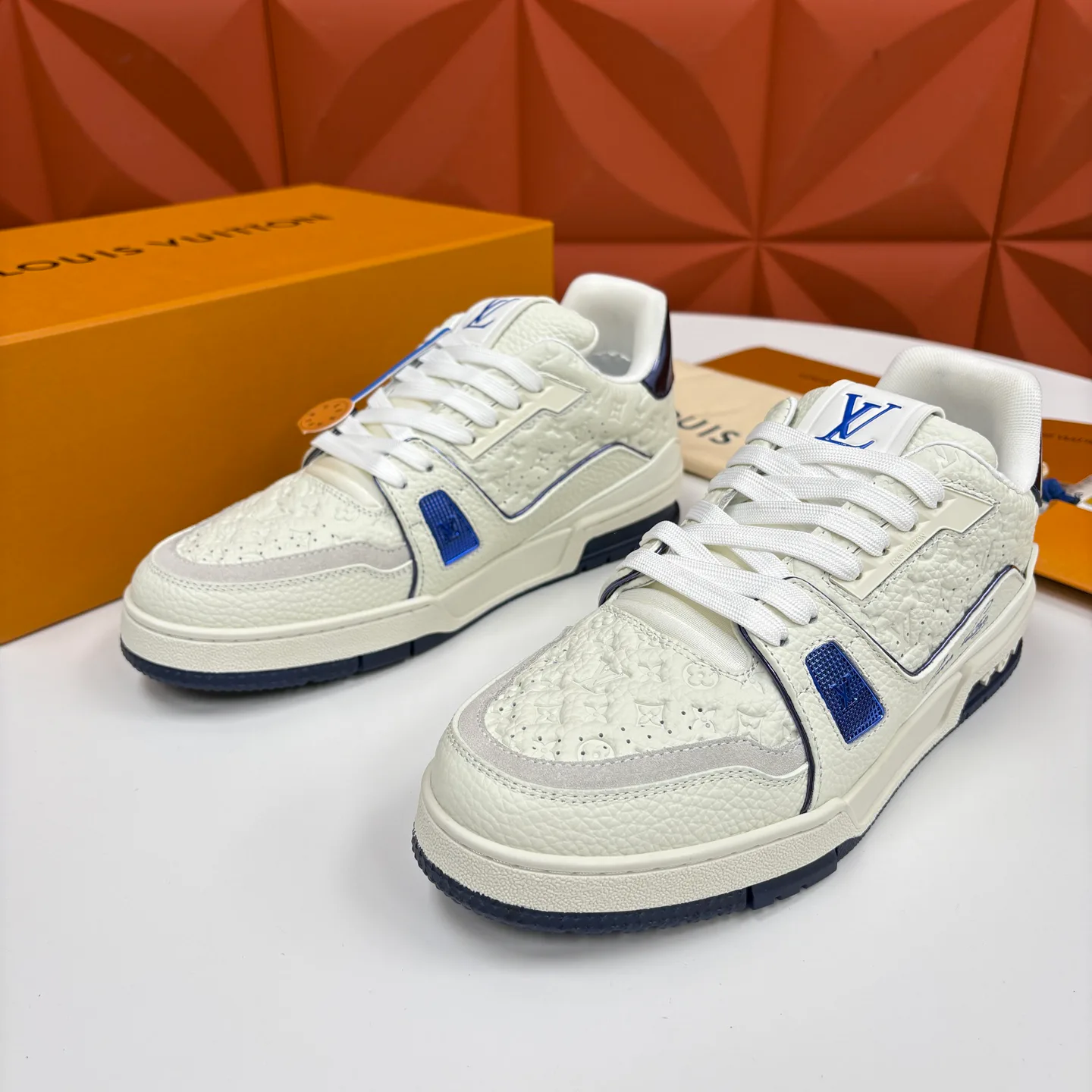 Women's Sneakers LOUIS VUITTON 17832342