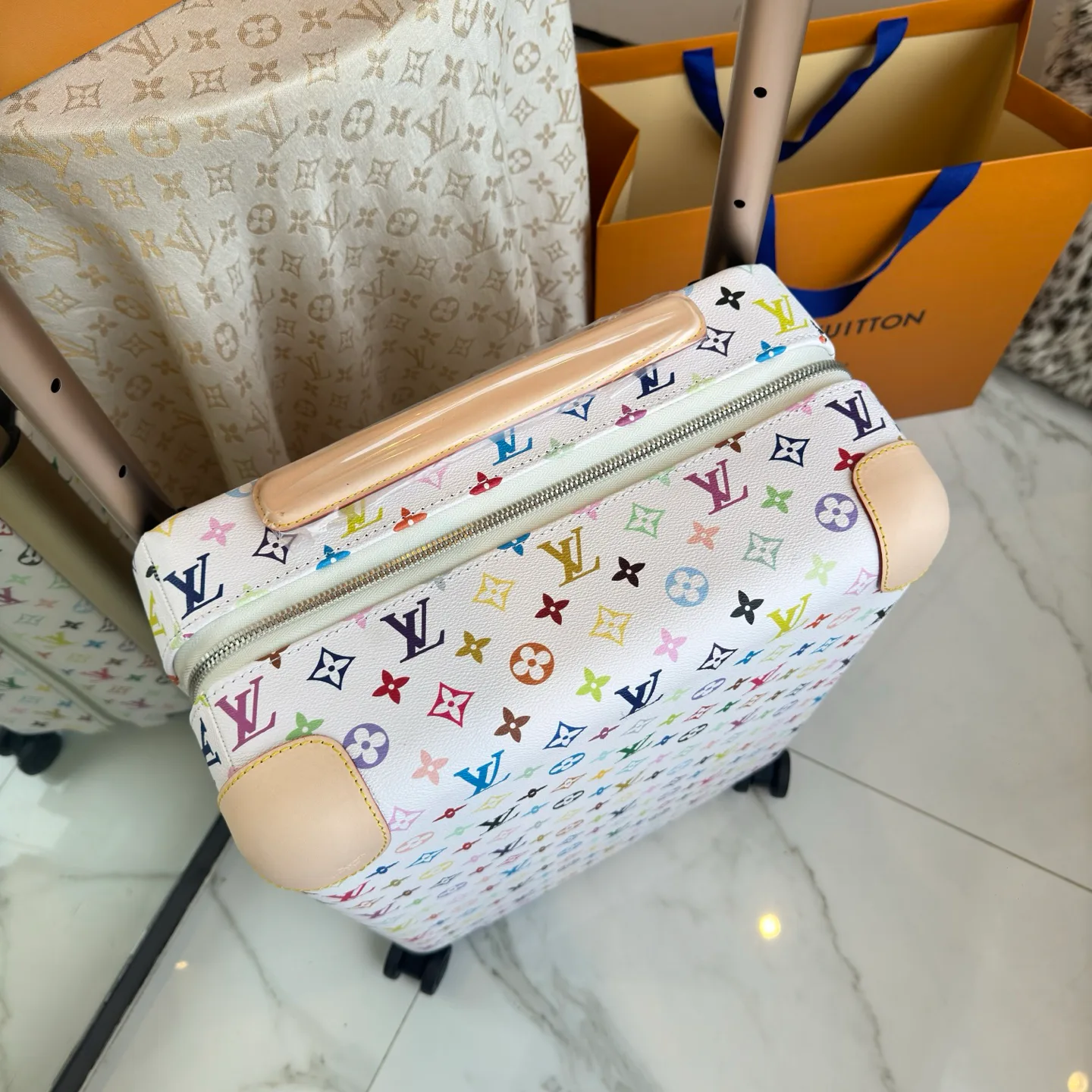 Suitcases LOUIS VUITTON 17675223