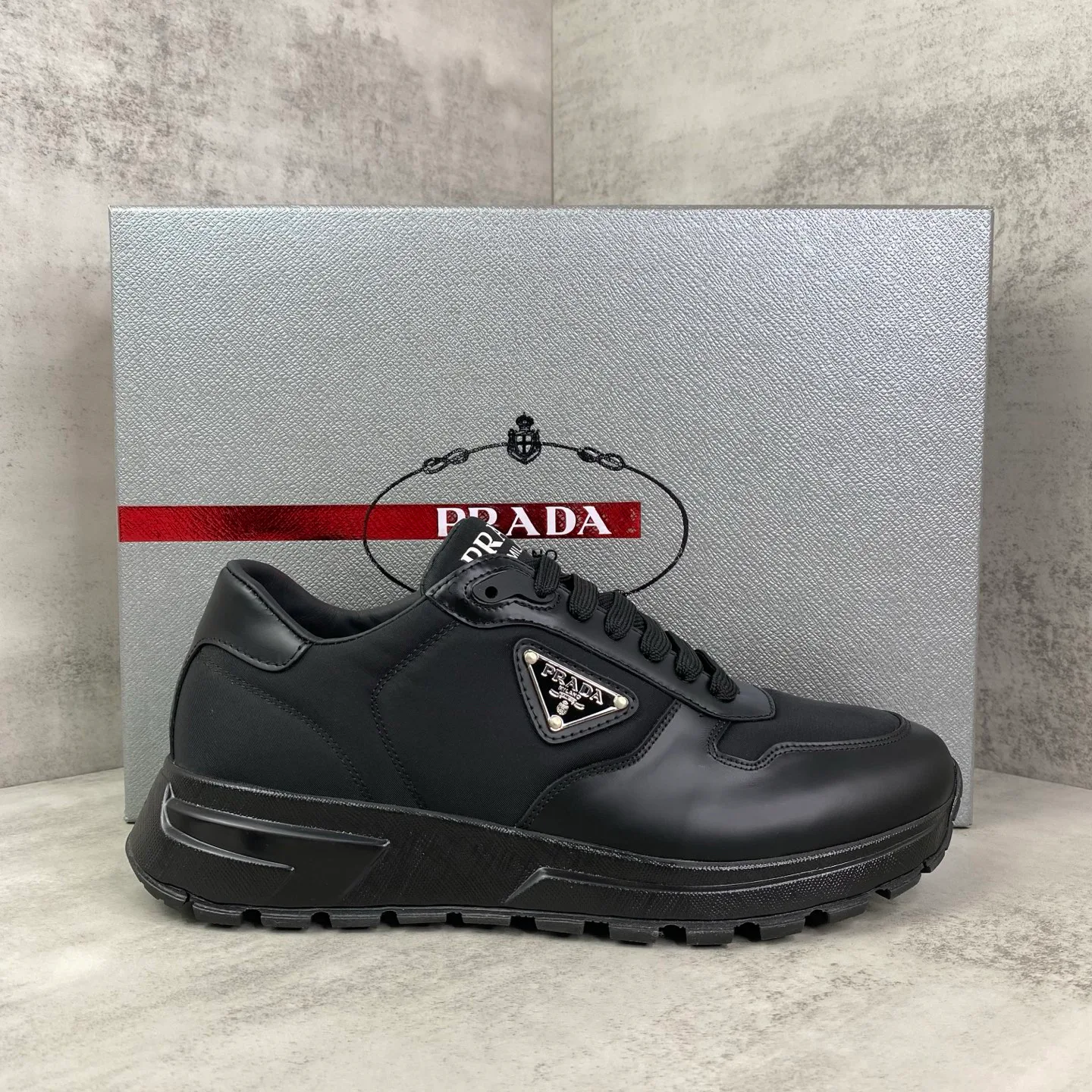 Men's Sneakers PRADA 18417490