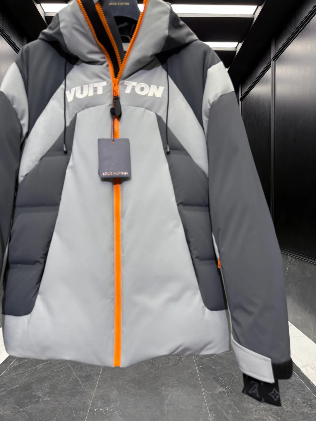 Men's Jackets And Down Jackets LOUIS VUITTON 18434616