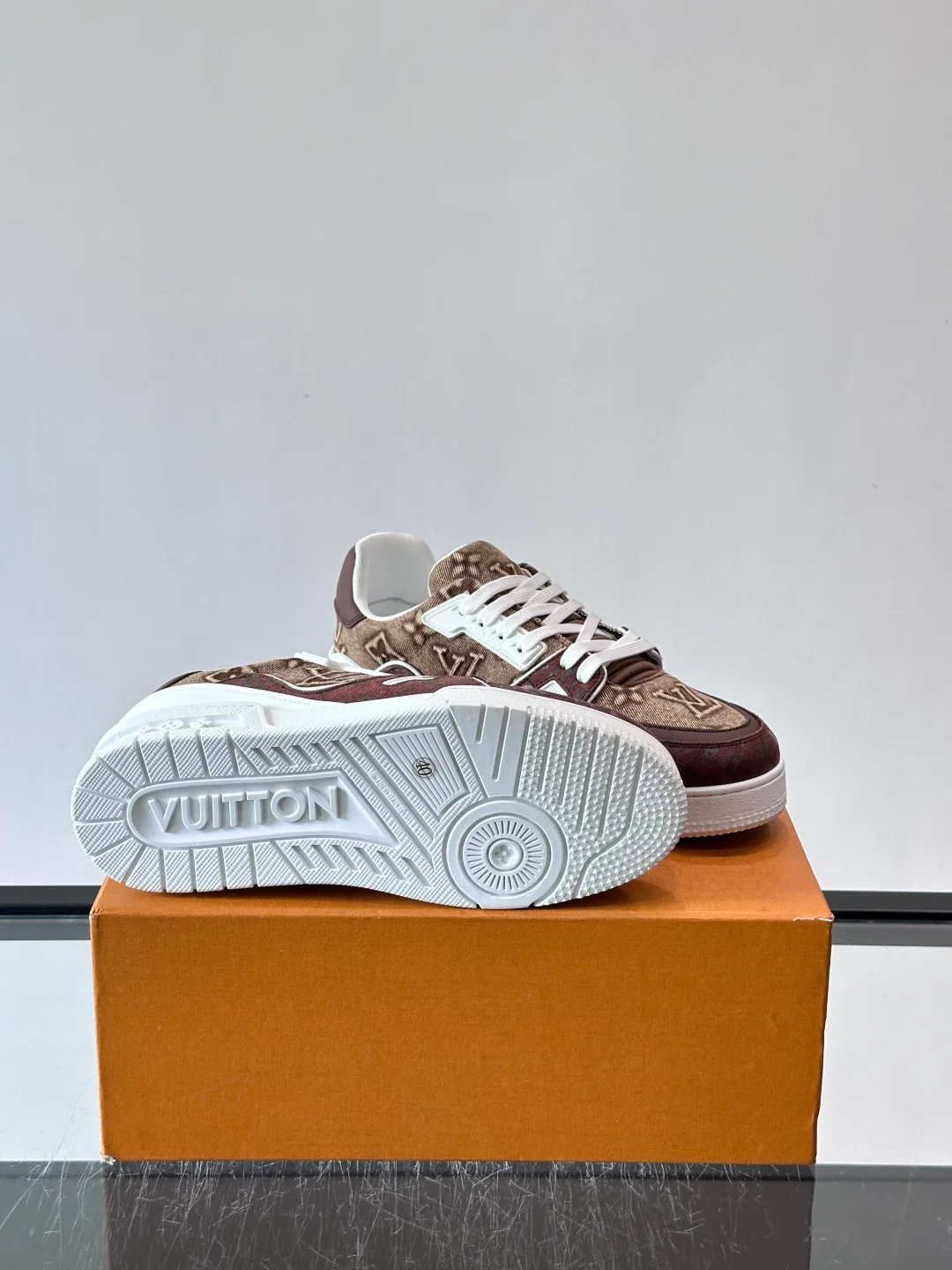 Women's Sneakers LOUIS VUITTON 17466868