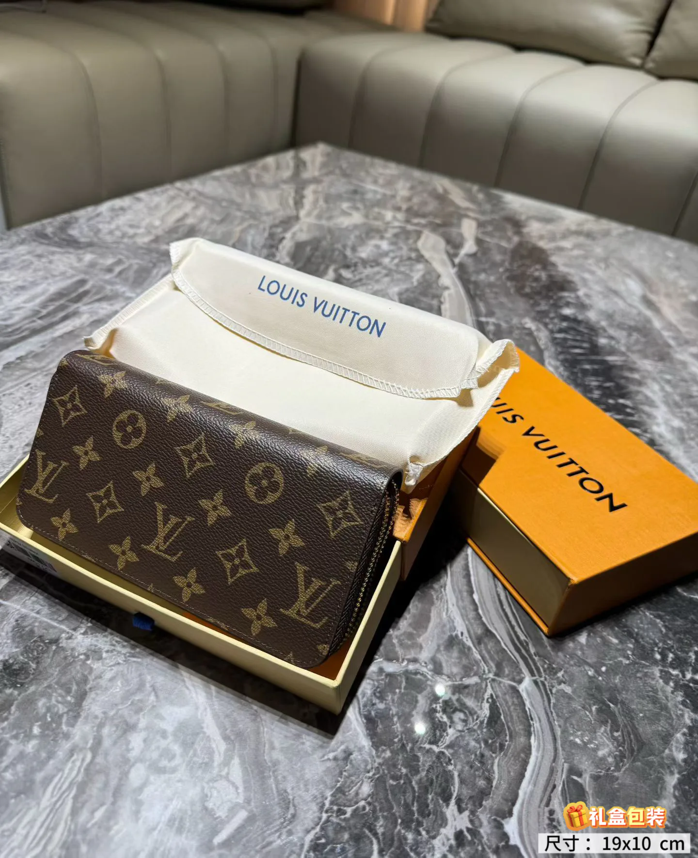 Women's Clutches LOUIS VUITTON 18013770